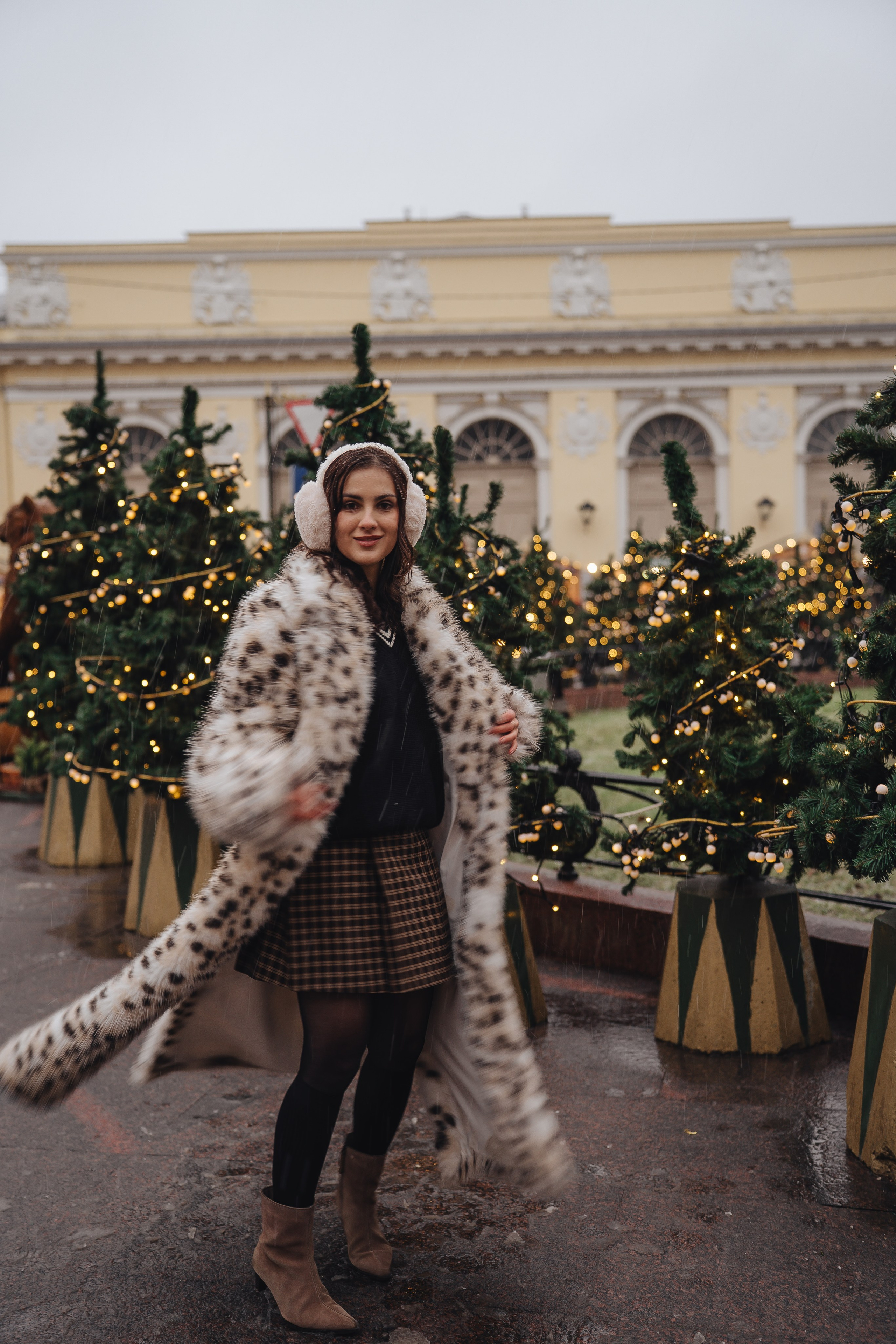 ПРОГУЛКА НА МАНЕЖНОЙ ПЛОЩАДИ ДЛЯ ДЕВУШКИ ПЕРЕД НОВЫМ ГОДОМ (НОВОГОДНЯЯ ФОТОСЕССИИЯ НА МАНЕЖНОЙ ПЛОЩАДИ). Профессиональный фотограф, Санкт-Петербург — Виктория Богомолова