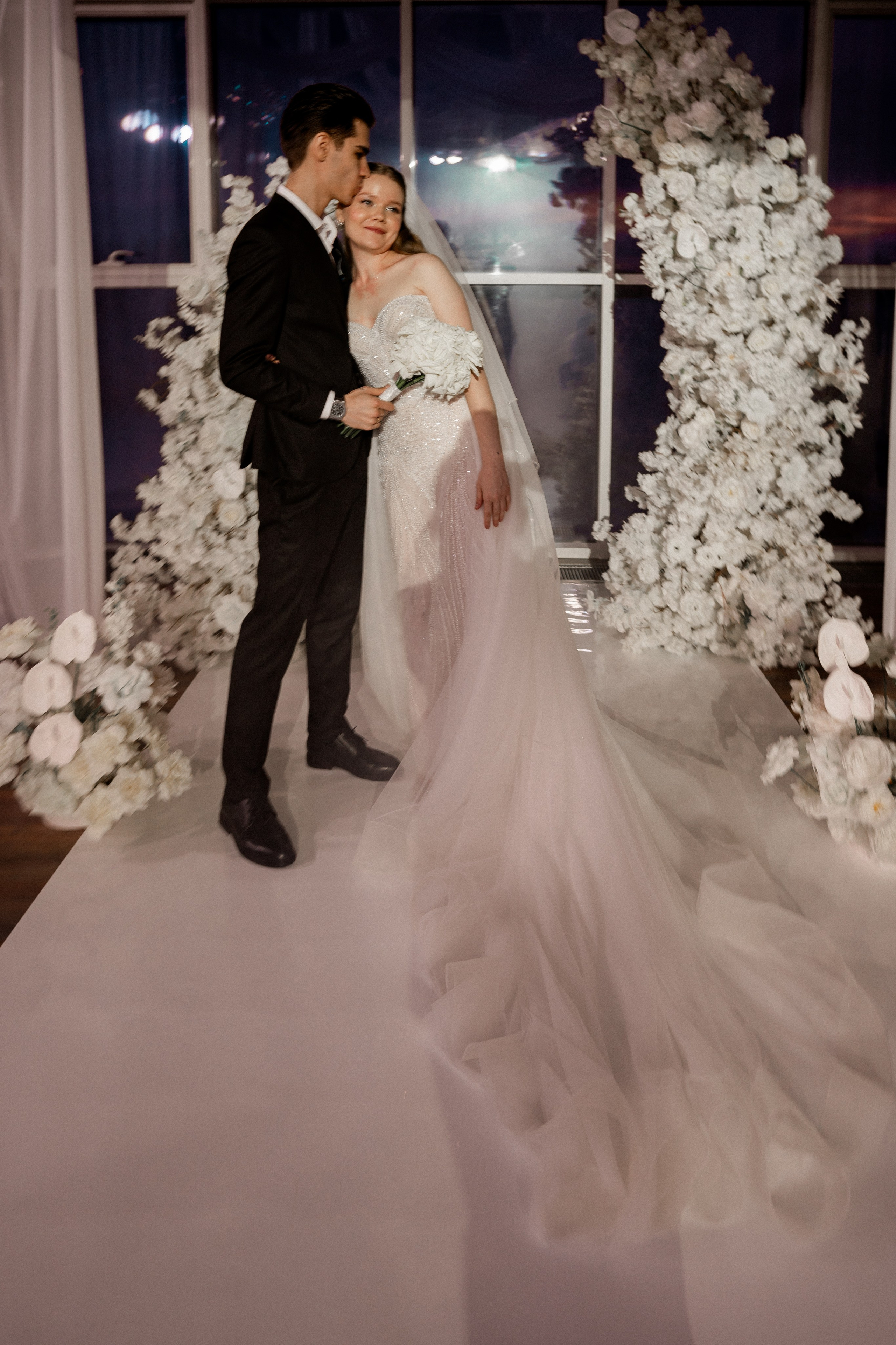 СВАДЕБНАЯ СЬЕМКА СБОРОВ В ОТЕЛЕ И ВЫЕЗД НА ЦЕРЕМОНИЮ (СНЯТО В СИБИРЕ В НИЖНЕВАРТОВСКЕ). Профессиональный фотограф, Санкт-Петербург — Виктория Богомолова