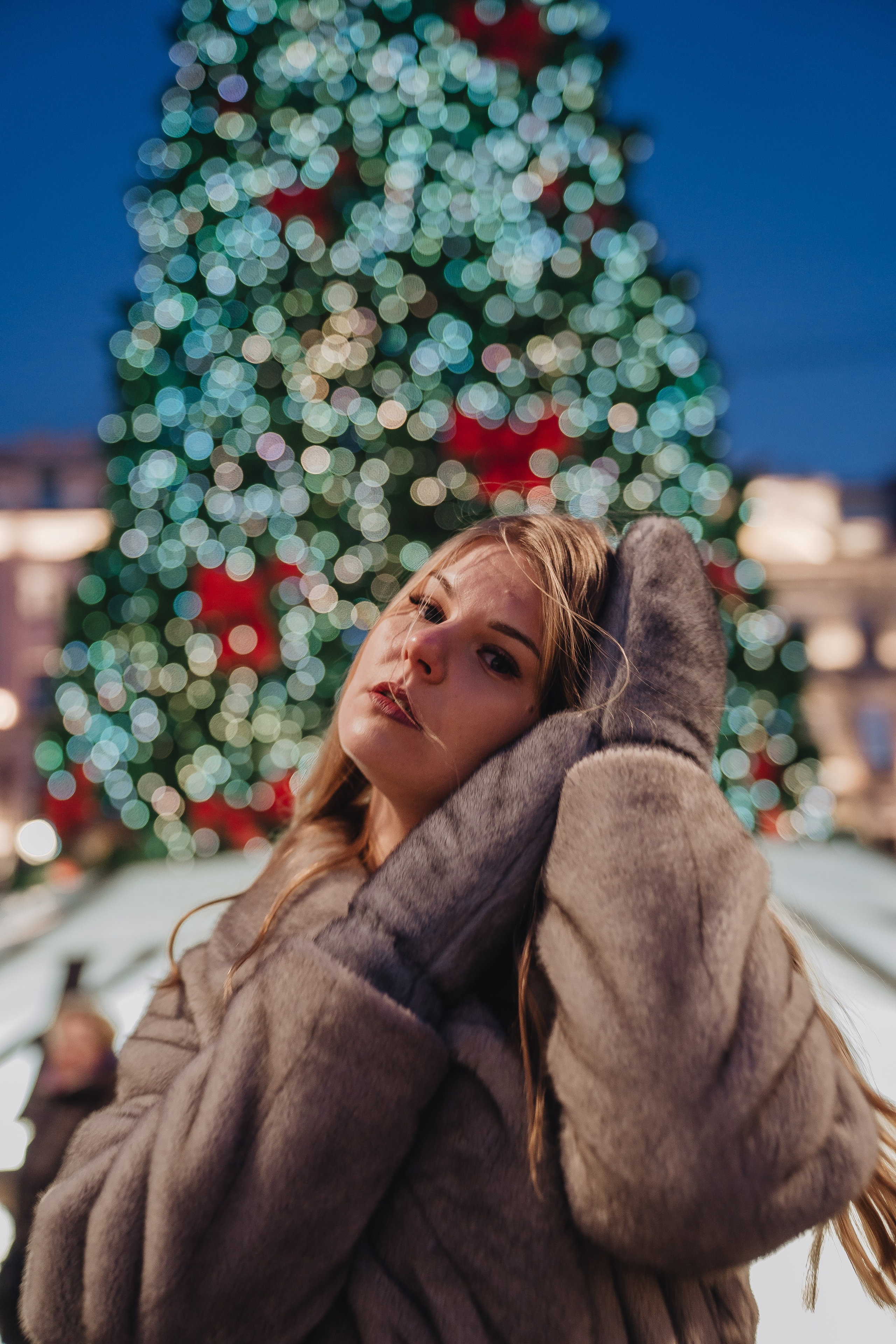 ПРОГУЛКА НА МАНЕЖНОЙ ПЛОЩАДИ ДЛЯ ДЕВУШКИ ПЕРЕД НОВЫМ ГОДОМ (НОВОГОДНЯЯ ФОТОСЕССИИЯ НА МАНЕЖНОЙ ПЛОЩАДИ). Профессиональный фотограф, Санкт-Петербург — Виктория Богомолова