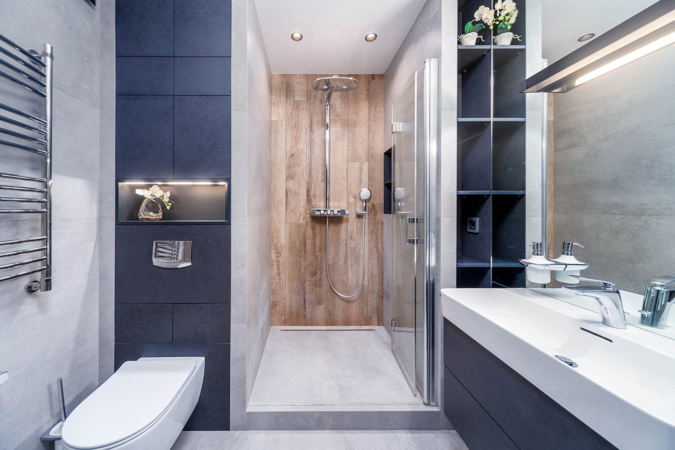 Фото интерьера санузла в четырехкомнатной квартире