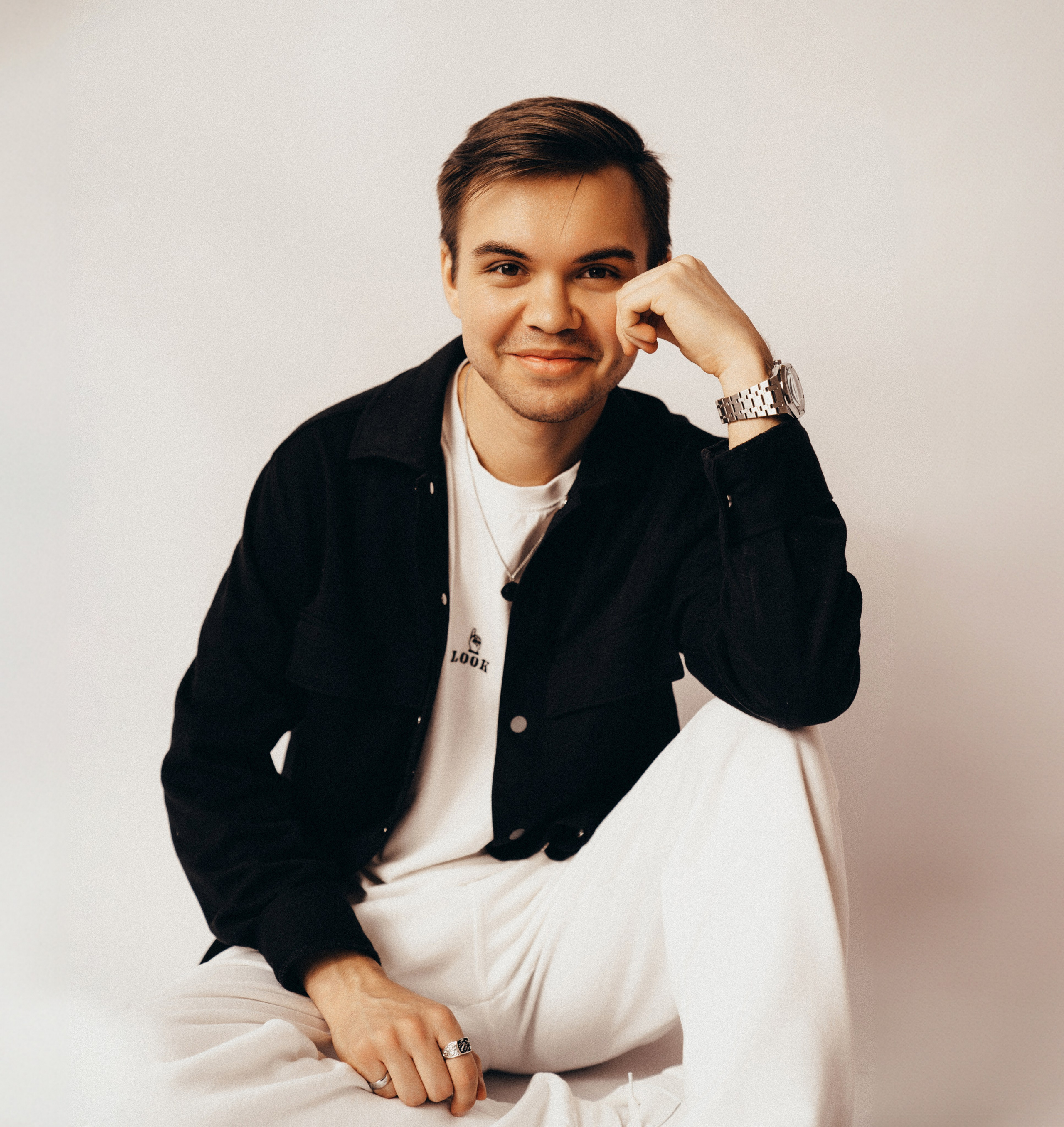 Антон 17.03. Идеальные портреты для соцсетей — Фотограф Ленар