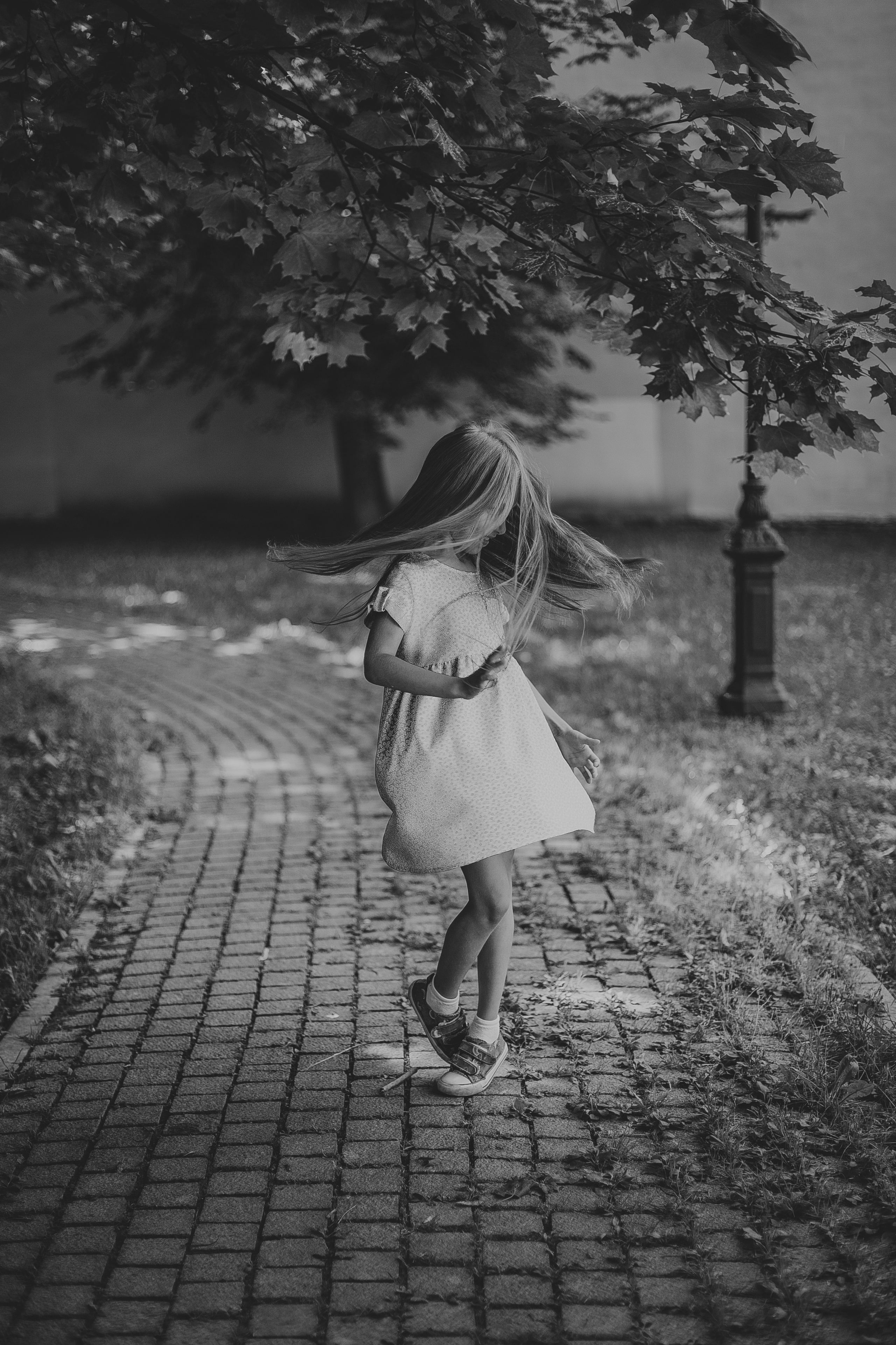 Уличная фотосессия маленьких брата и сестры. Детский, свадебный и семейный фотограф Юлия Курбатова, Санкт-Петербург