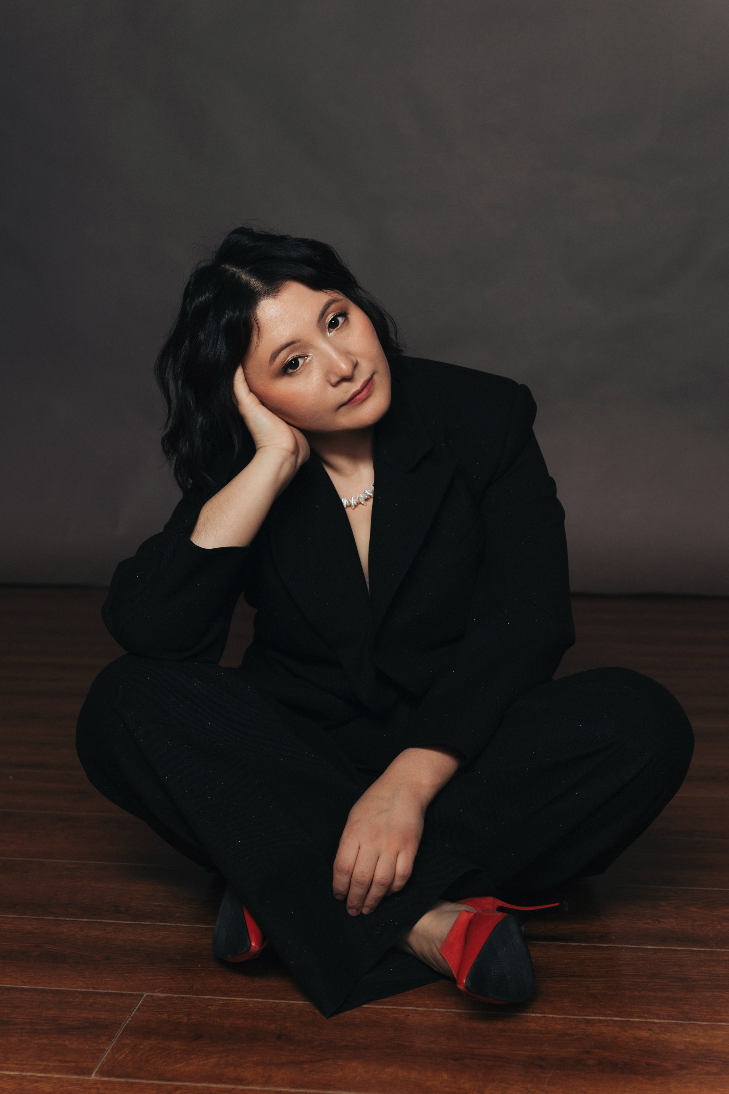 деловой портрет СПб, фотосессия для контента, деловая фотосессия, женский портрет, фотограф Питер, фотограф СПб, фотограф Петербург, черно-белая фотосессия, Вежновец Светлана фотограф