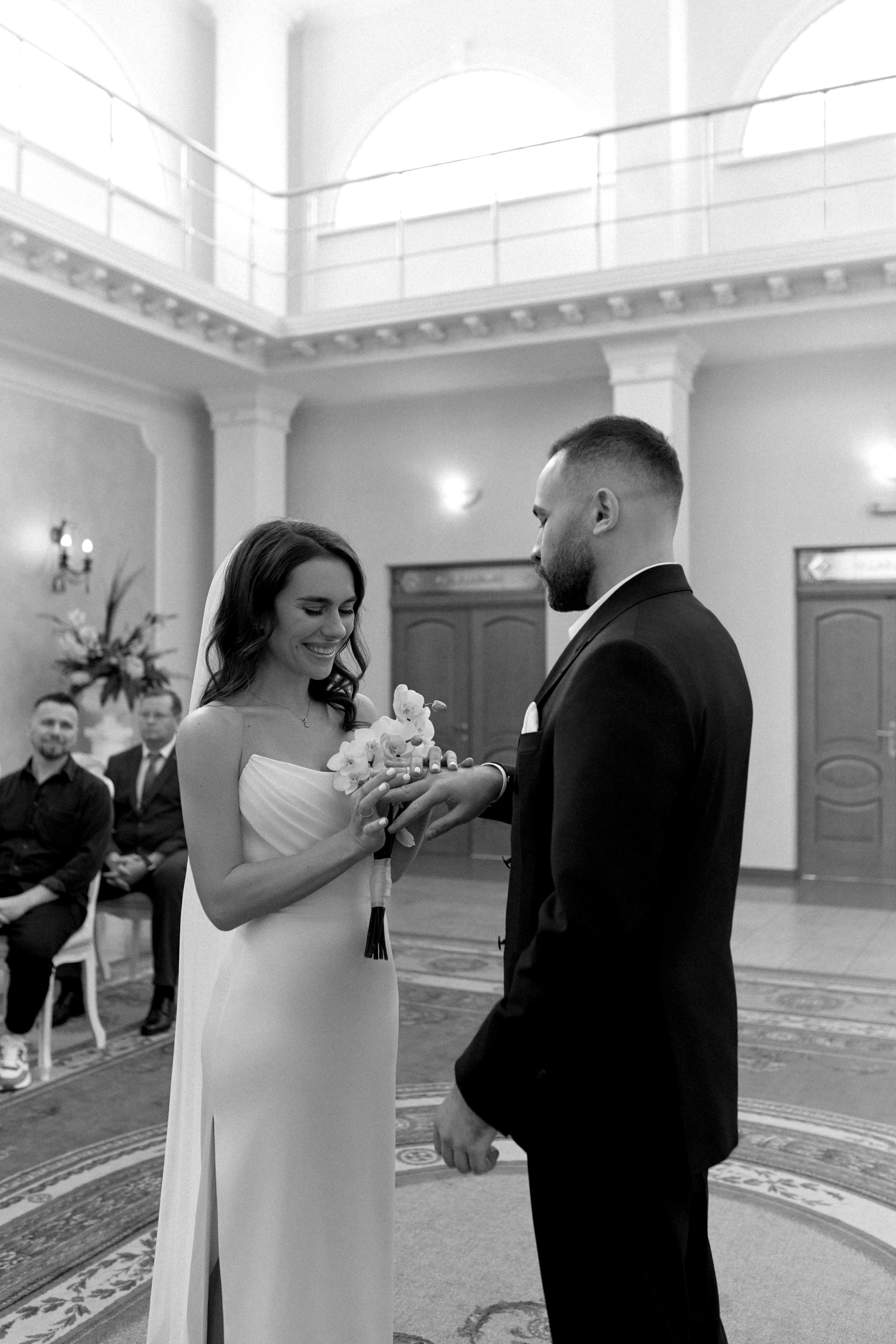 Свадебная фотосессия в отеле с видом на Исаакиевский собор. Сестры Карабаза. Фотографы и ретушеры в Москве и Санкт-Петербурге