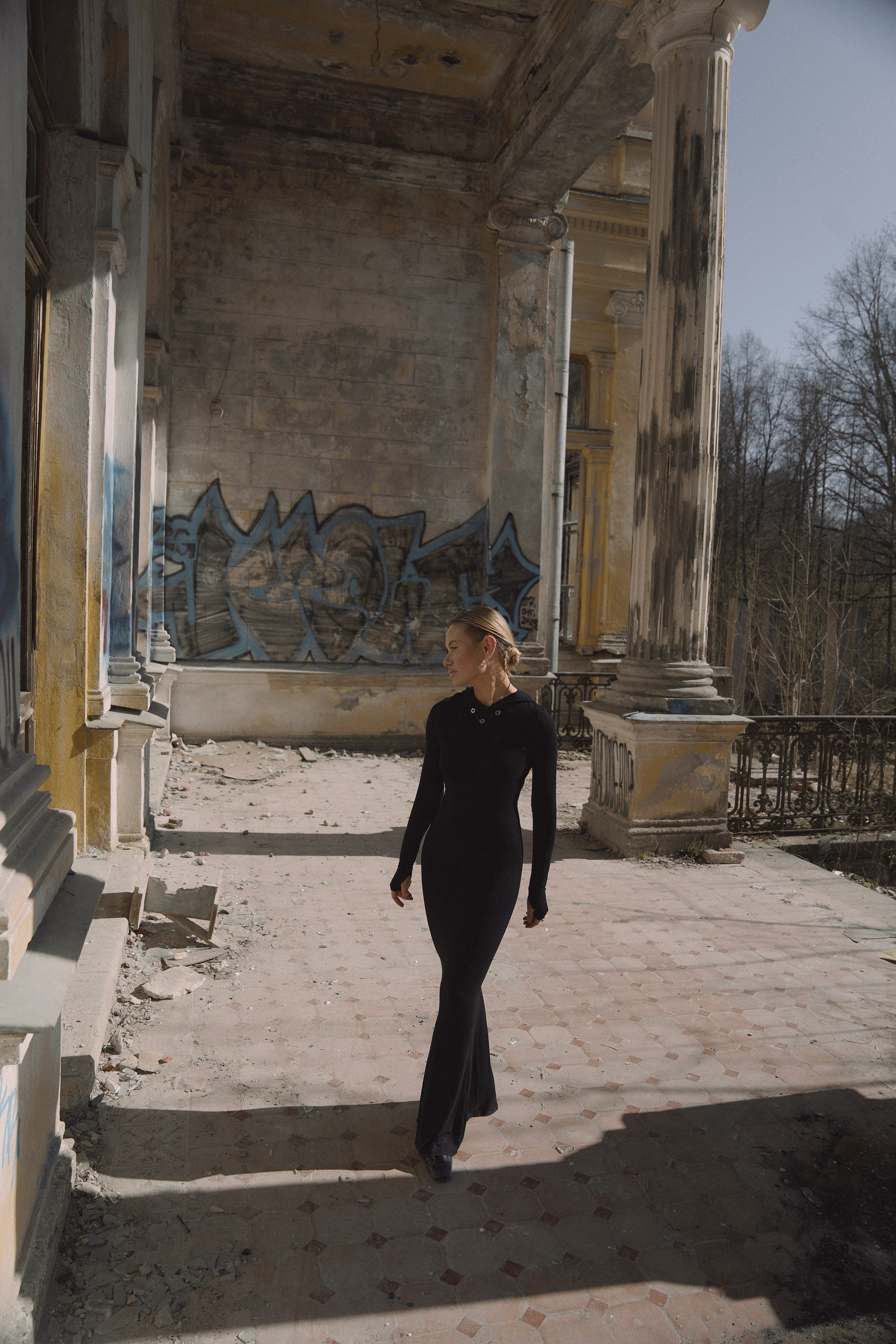 Агния в заброшенном дворце. Фотограф в Санкт-Петербурге Юлия Магдич