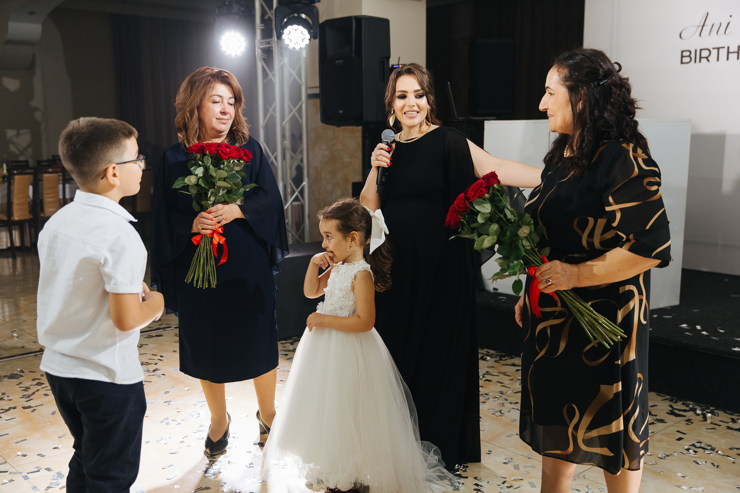 Ани и Назели. 35&5 День рождения, «Янтарь». Фотограф в Красноярске Надежда Воскресенская