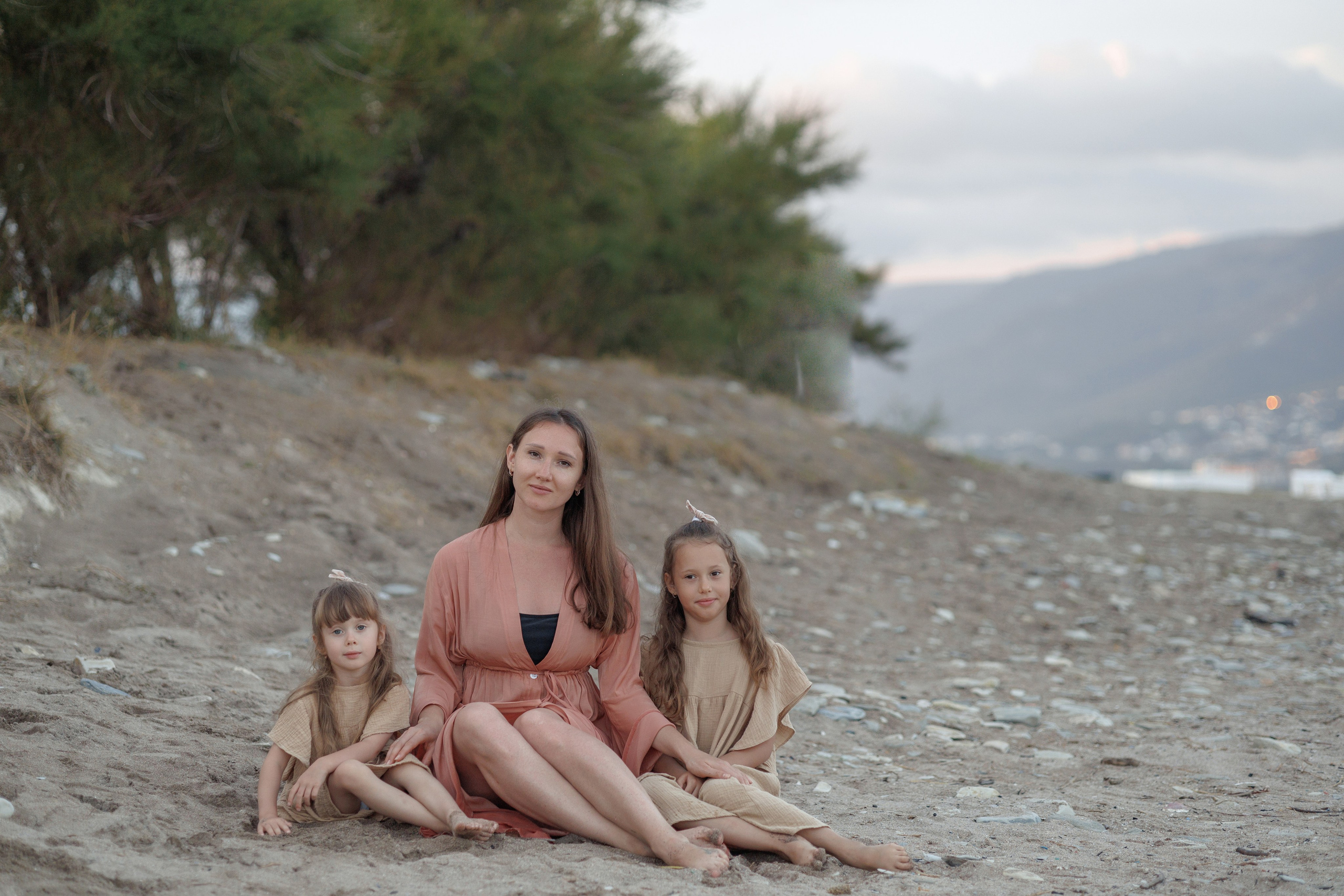 Семейная прогулка на Тонком мысу. Семейный и портретный фотограф в Геленджике Любовь Бодрова
