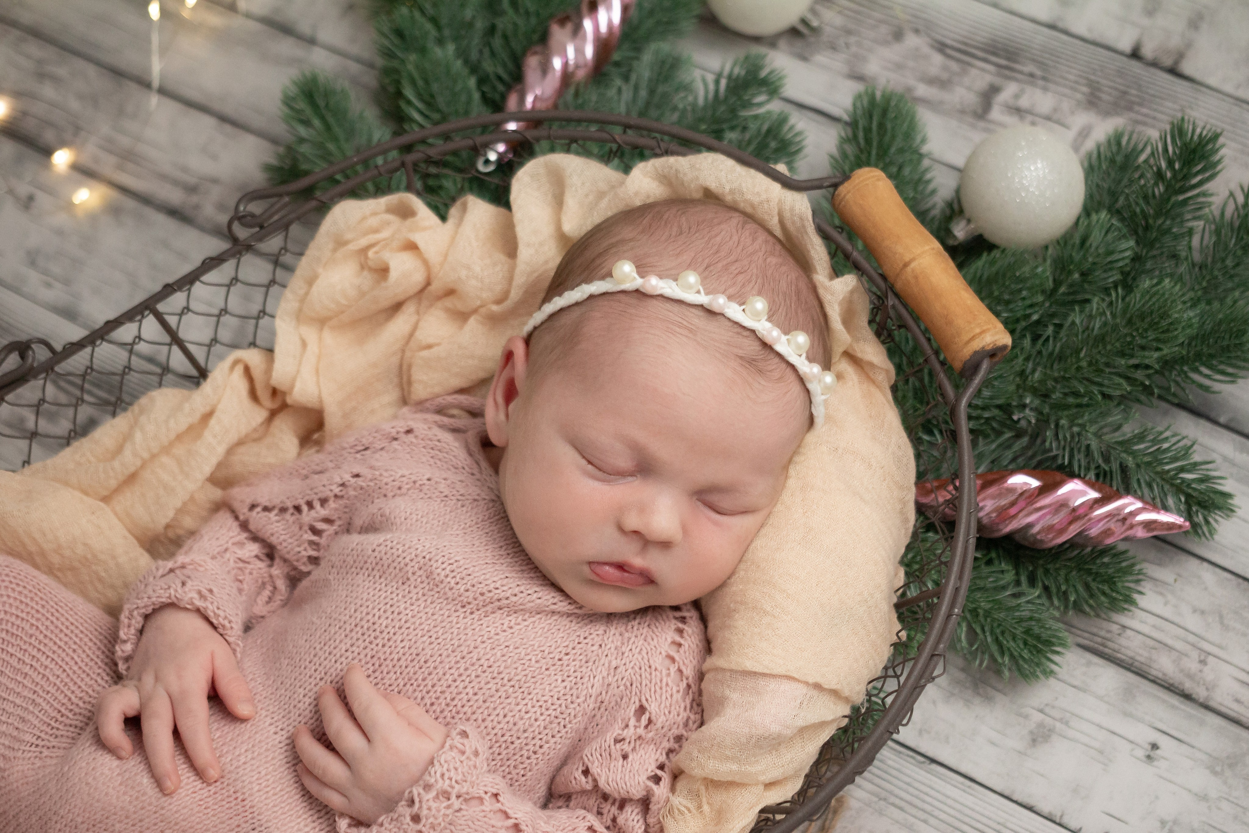 Классический стиль newborn. Фотограф новорождённых Анапа Елена Кушнарь