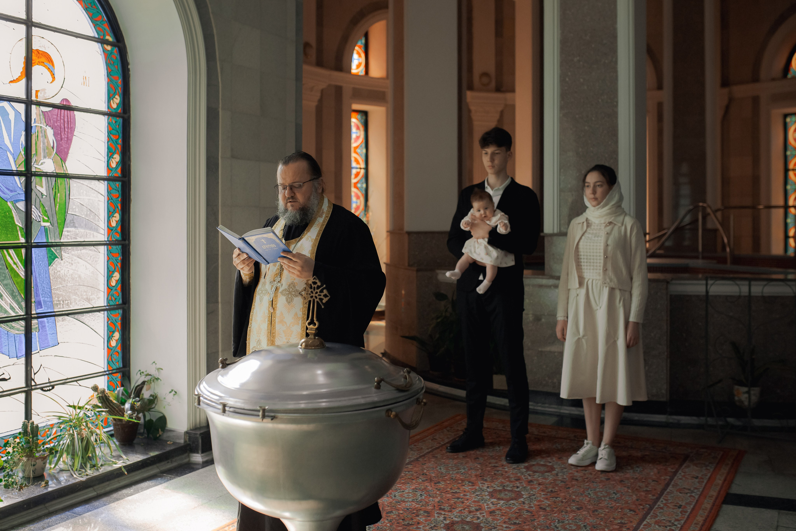 иеромонах Михаил (Столяров) на крестинах в Успенском соборе Ташкента