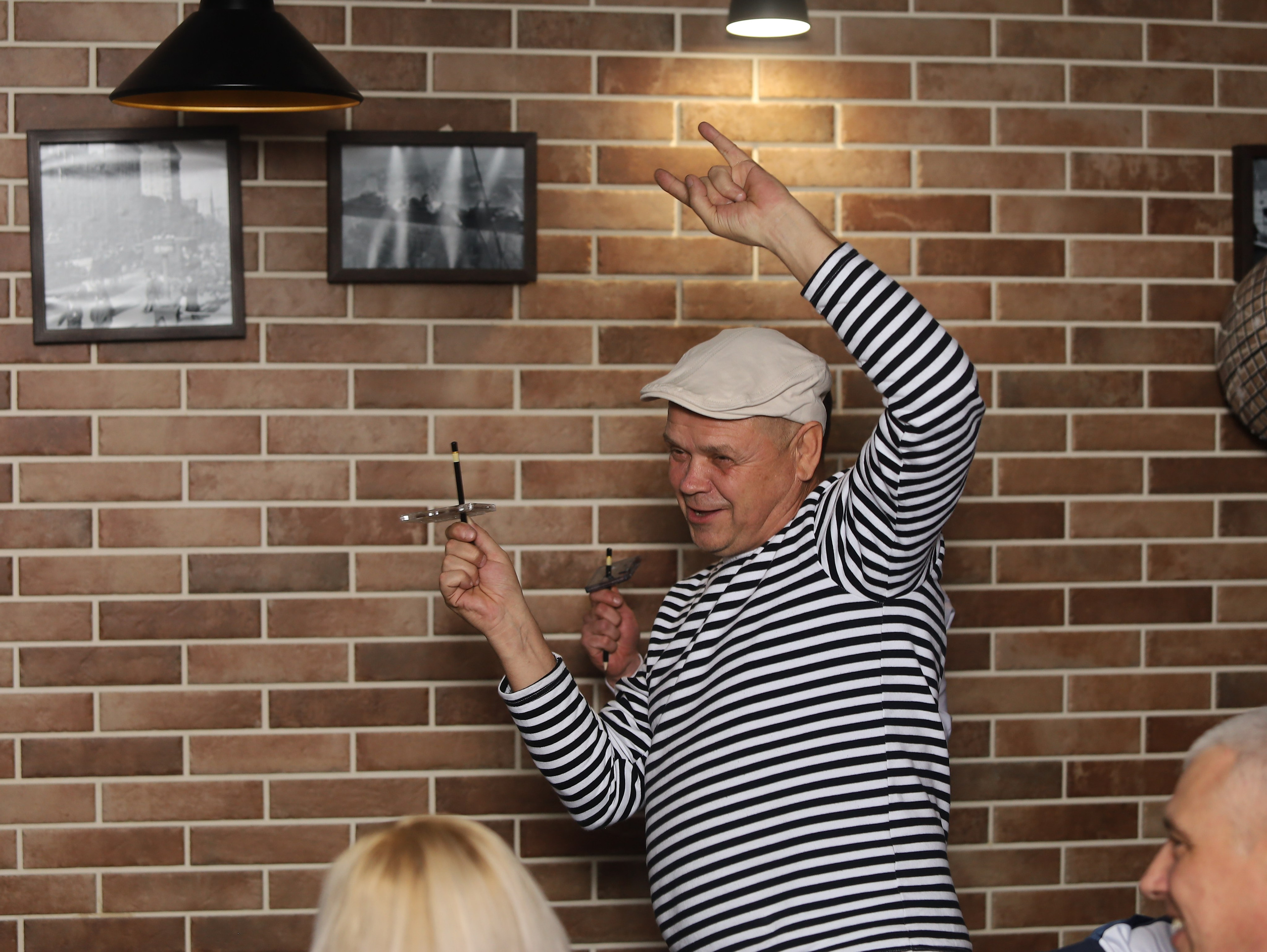 Дискотека в стиле 90-х. Репортажный фотограф Анапа