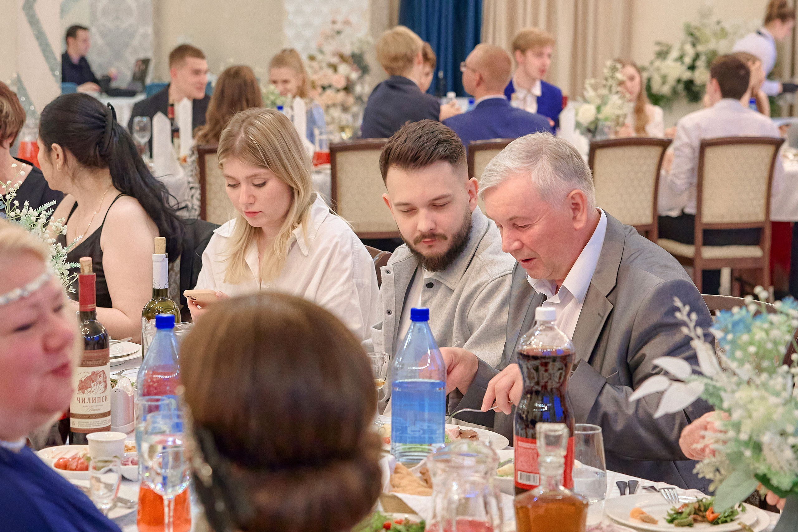 Портфолио репортажной фотосъёмки: Выпускной в ресторане «Император». Фотограф Яковлев Роман — Красноярск
