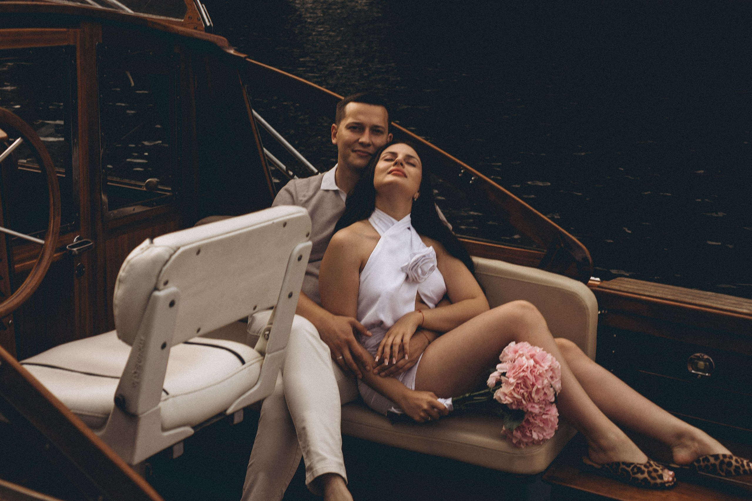 СВАДЕНБНАЯ СЬЕМКА НА КАТЕРЕ ПО КАНАЛАМ САНКТ-ПЕТЕРБУРГА И В АКВАТОРИИ НЕВЫ. Профессиональный фотограф, Санкт-Петербург — Виктория Богомолова