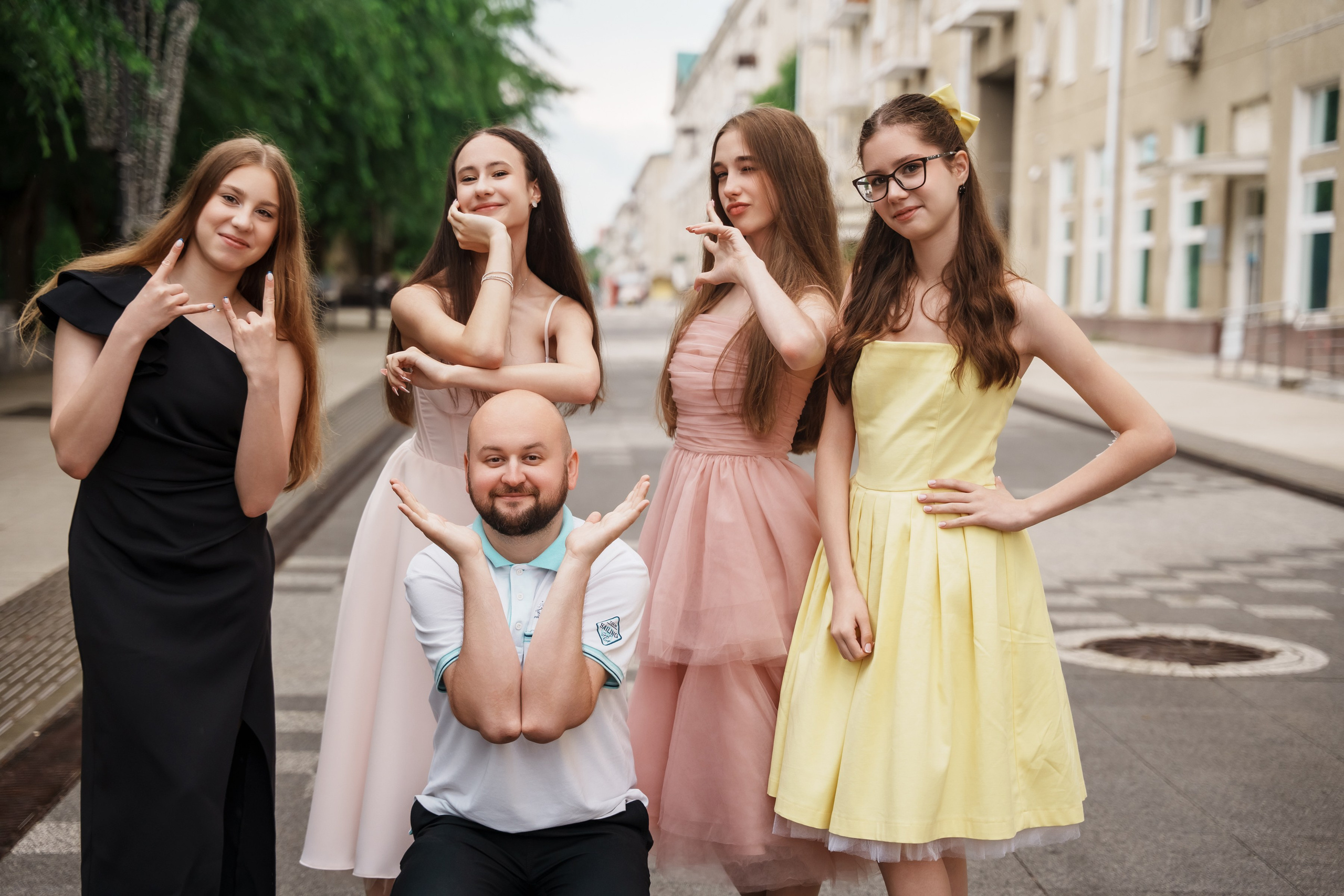 Уличная на набережной. ВЫПУСКНЫЕ АЛЬБОМЫ, Школьный фотограф, семейный и свадебный в Саратове и области Ольга Плаксина