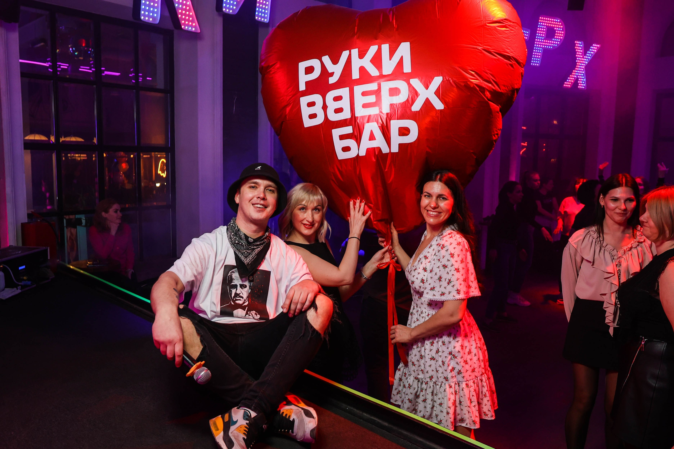 БАР РУКИ ВВЕРХ