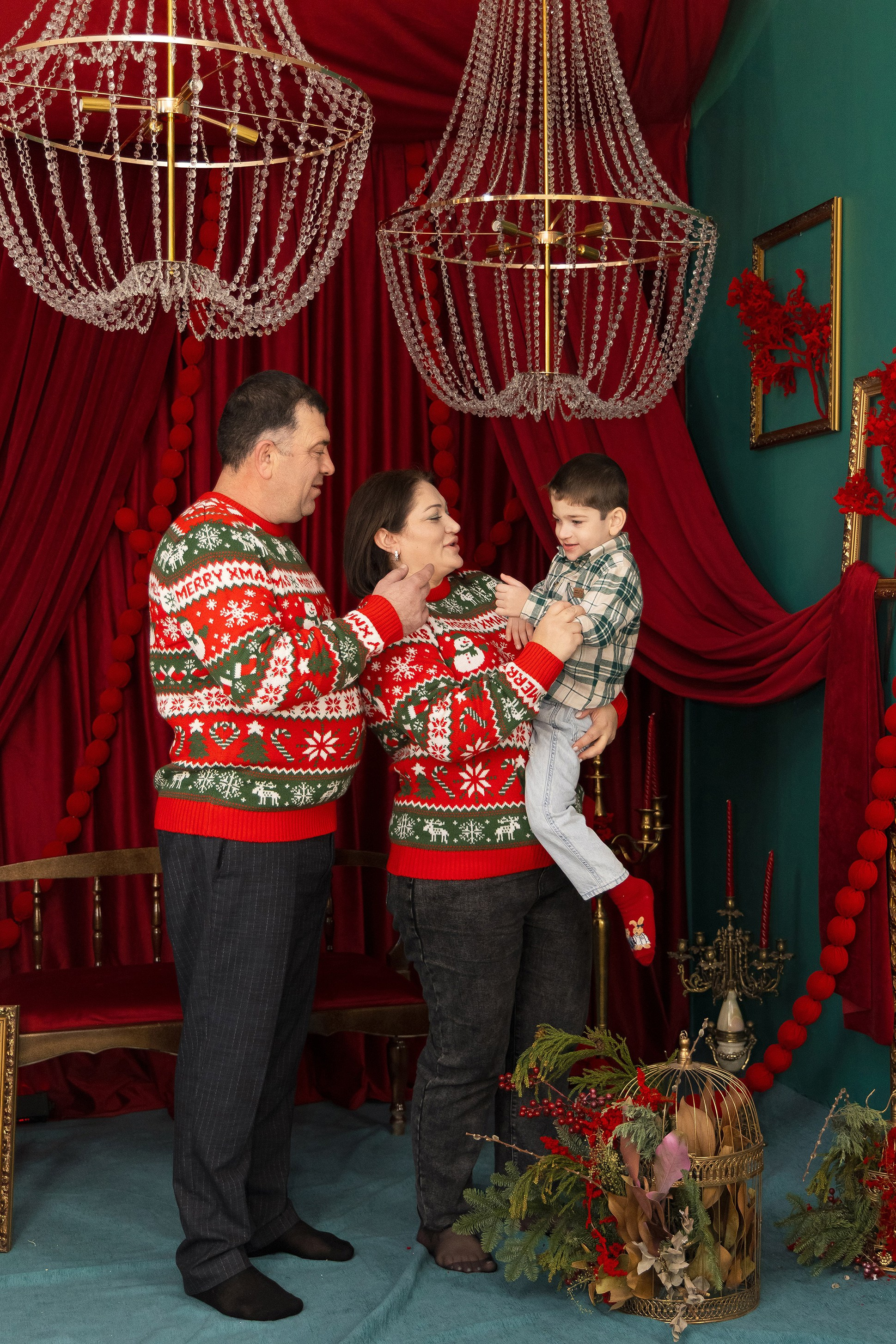 Амина с семьёй. Свадебный и семейный фотограф в Каспийске Алёна Нурмагомедова