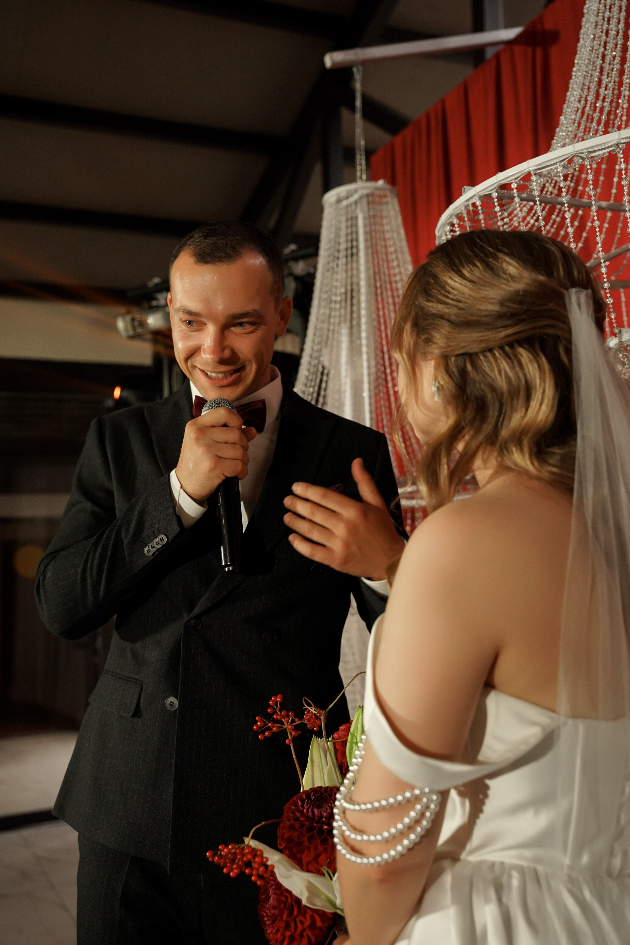 Кристина и Андрей: лавстори в гостинице и динамичный банкет. Фотограф в Иркутске