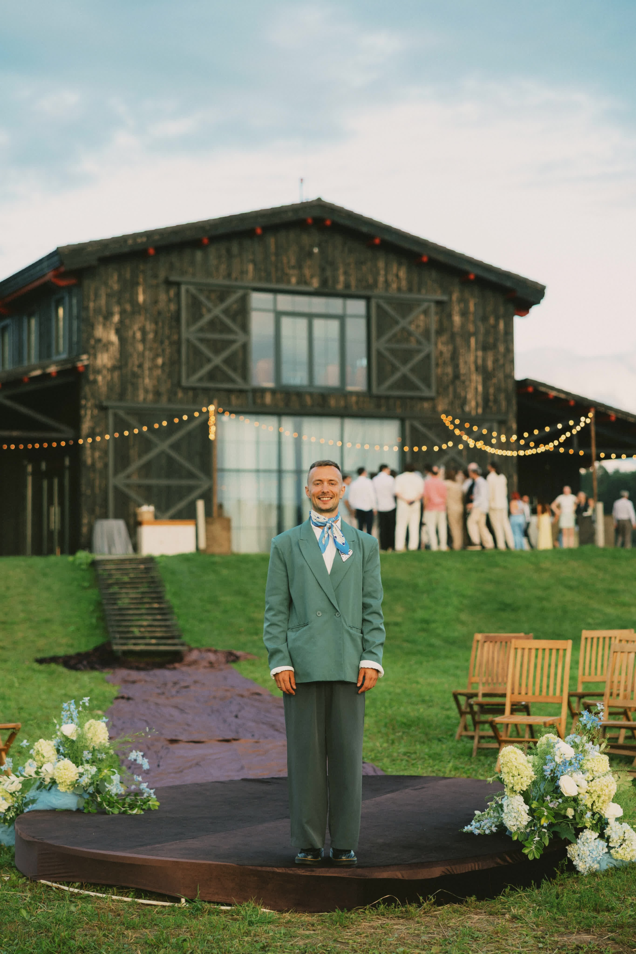 Ведущий Никита Шляндин