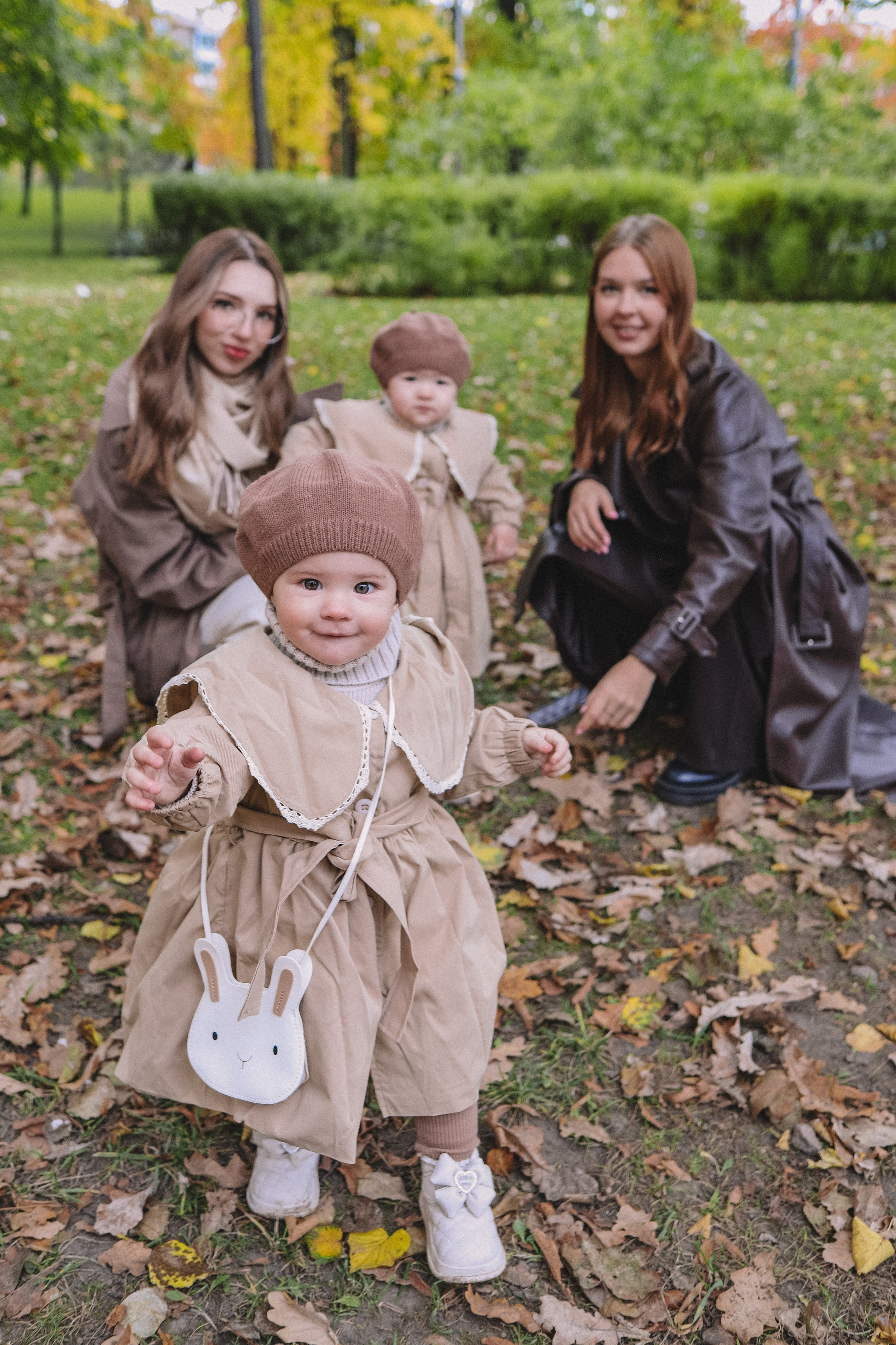 Мамы с дочками в осеннем парке. Фотограф Олеся Беляева | Санкт-Петербург и Ленобласть