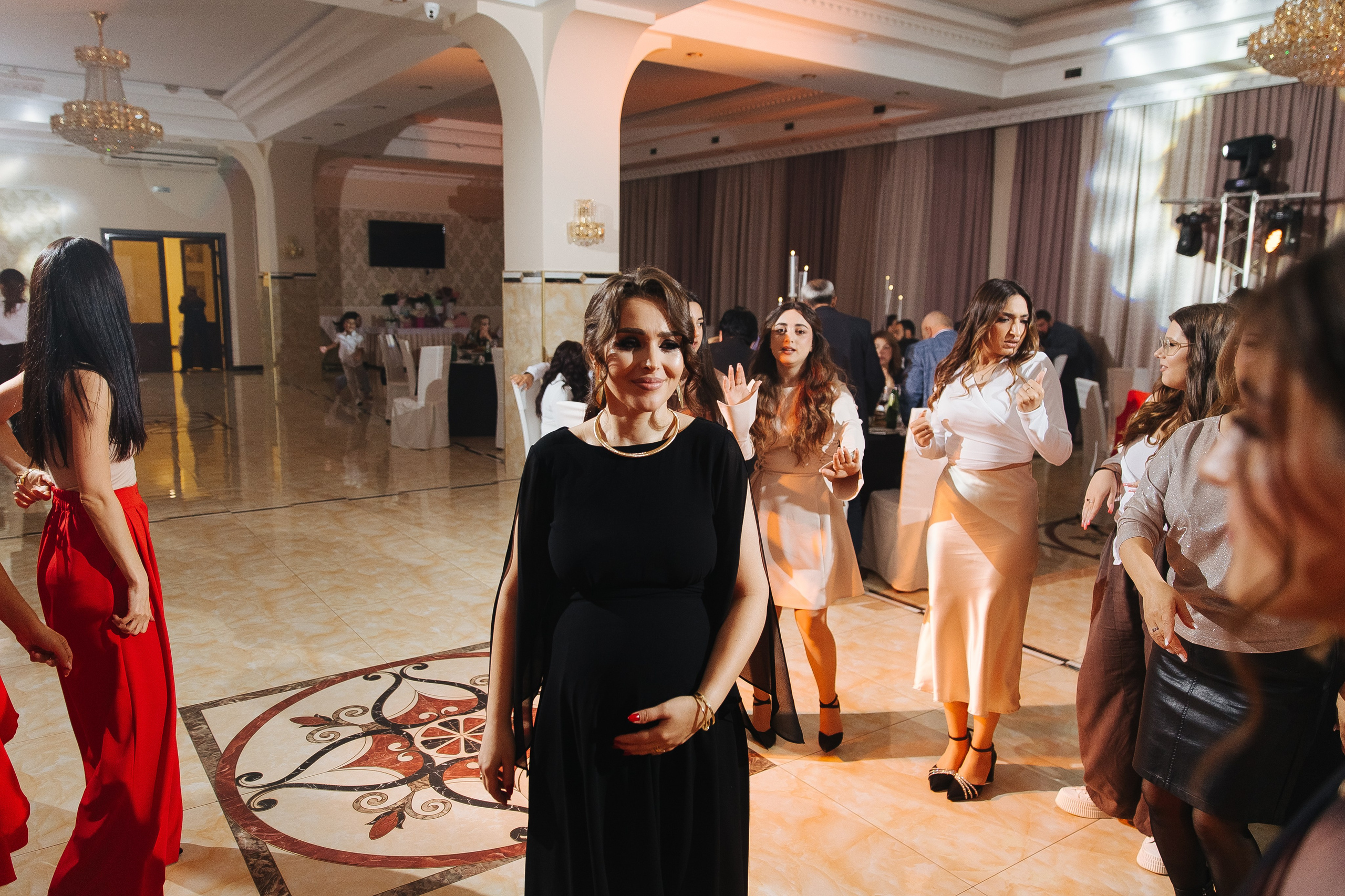 Ани и Назели. 35&5 День рождения, «Янтарь». Фотограф в Красноярске Надежда Воскресенская