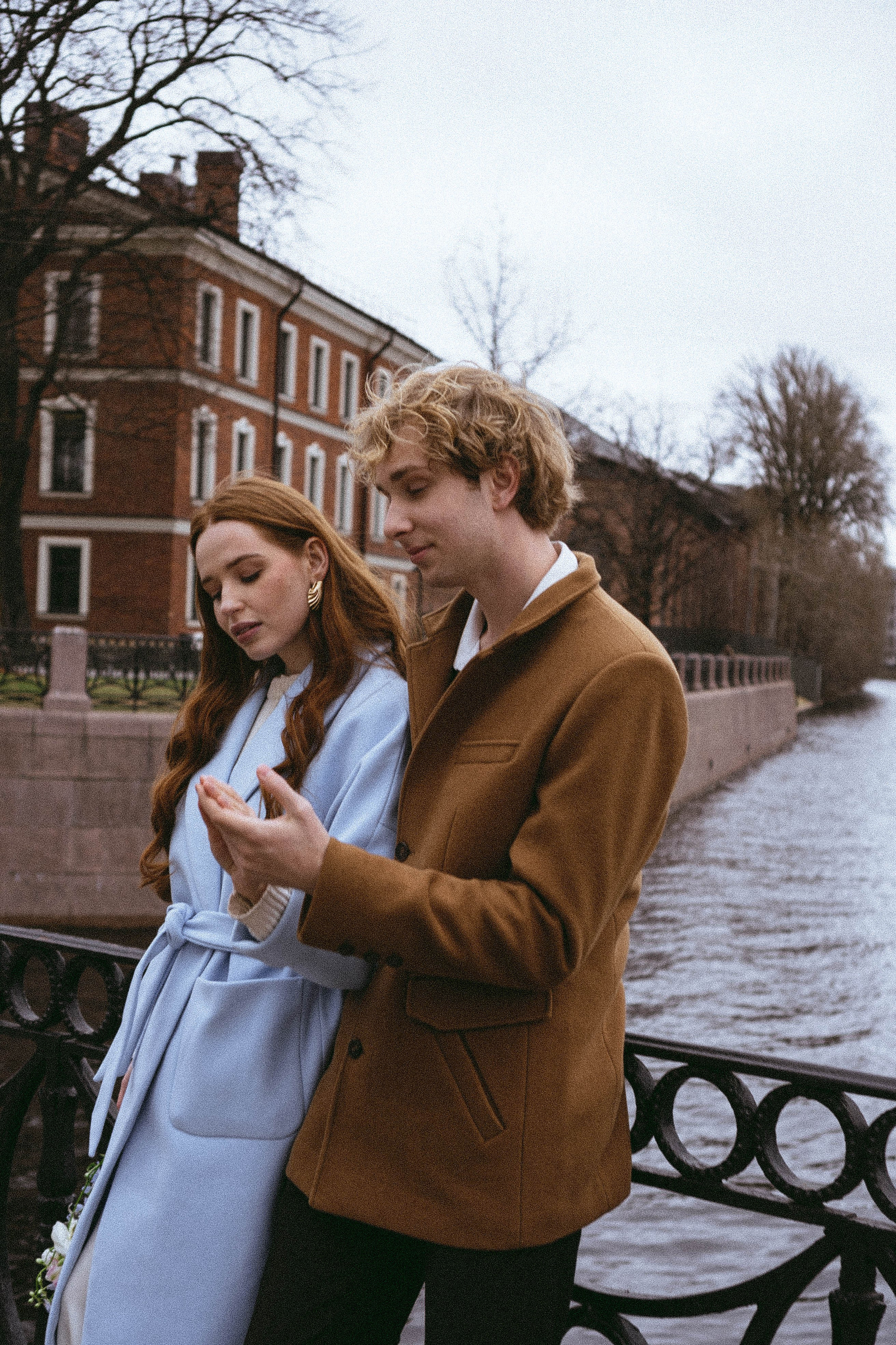 СВАДЕБНАЯ СЬЕМКА В ОТЕЛЕ. СБОРЫ ЖЕНИХА И НЕВЕСТЫ И ТАКЖЕ ТОР И ПОДГОТОВКА К ПРОГУЛКЕ И ПРОГУЛКА ПО ПЕТРОГРАДКЕ. Профессиональный фотограф, Санкт-Петербург — Виктория Богомолова