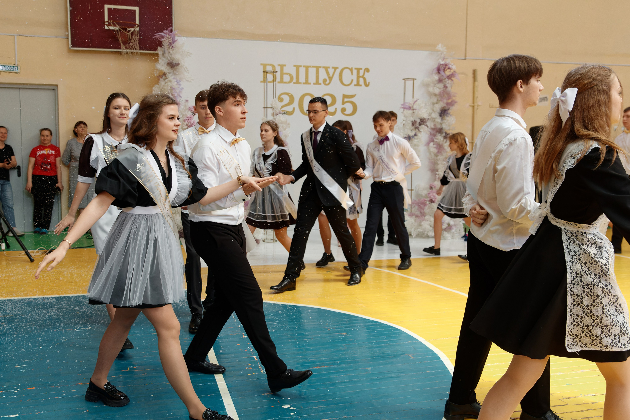 Последний звонок Школа № 42. Семейный фотограф — Макс Белогрудов