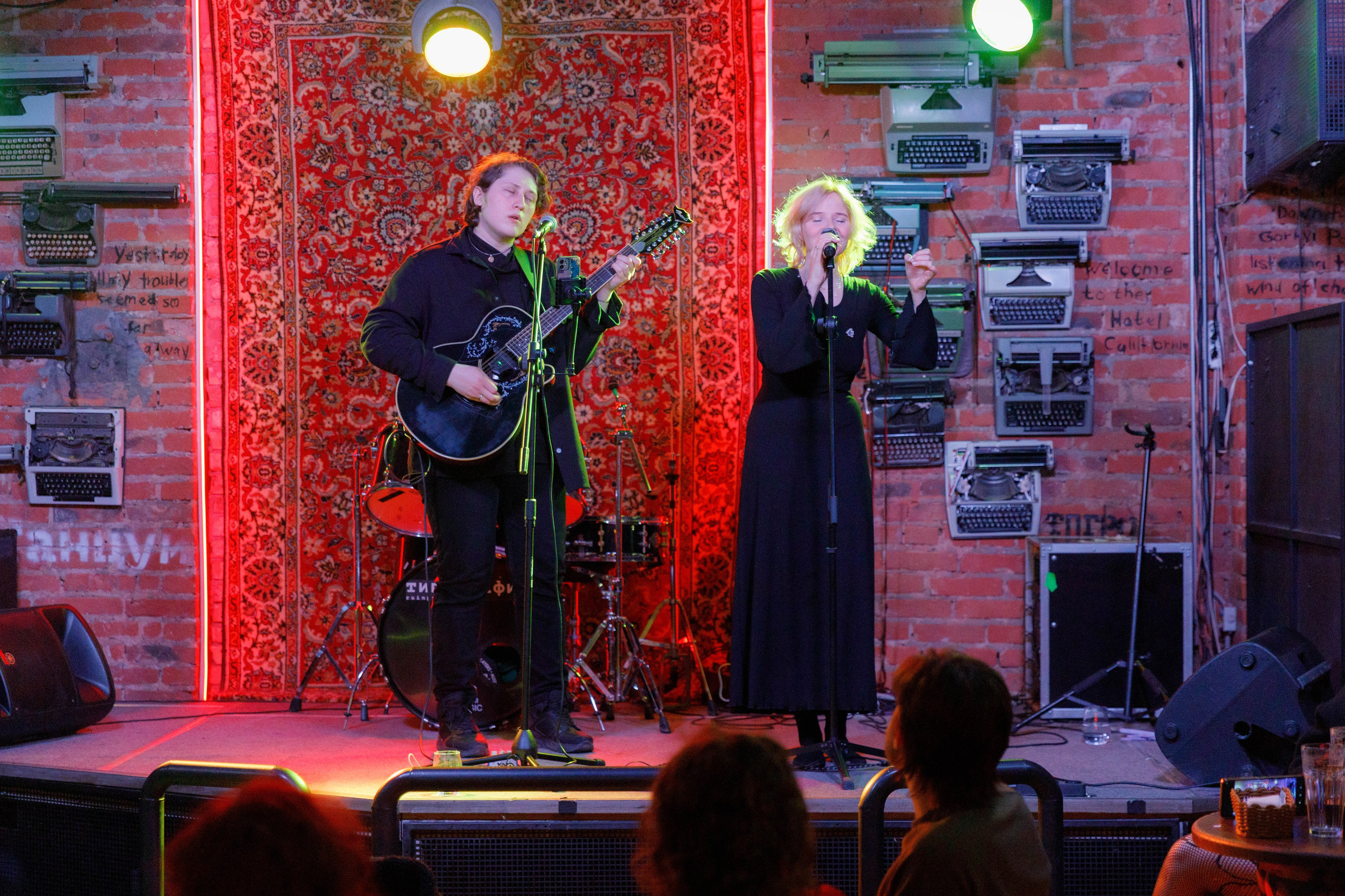 Концерт Огнева и Аня из Питера. Репортажный фотограф в Новосибирске Алена Помазунова