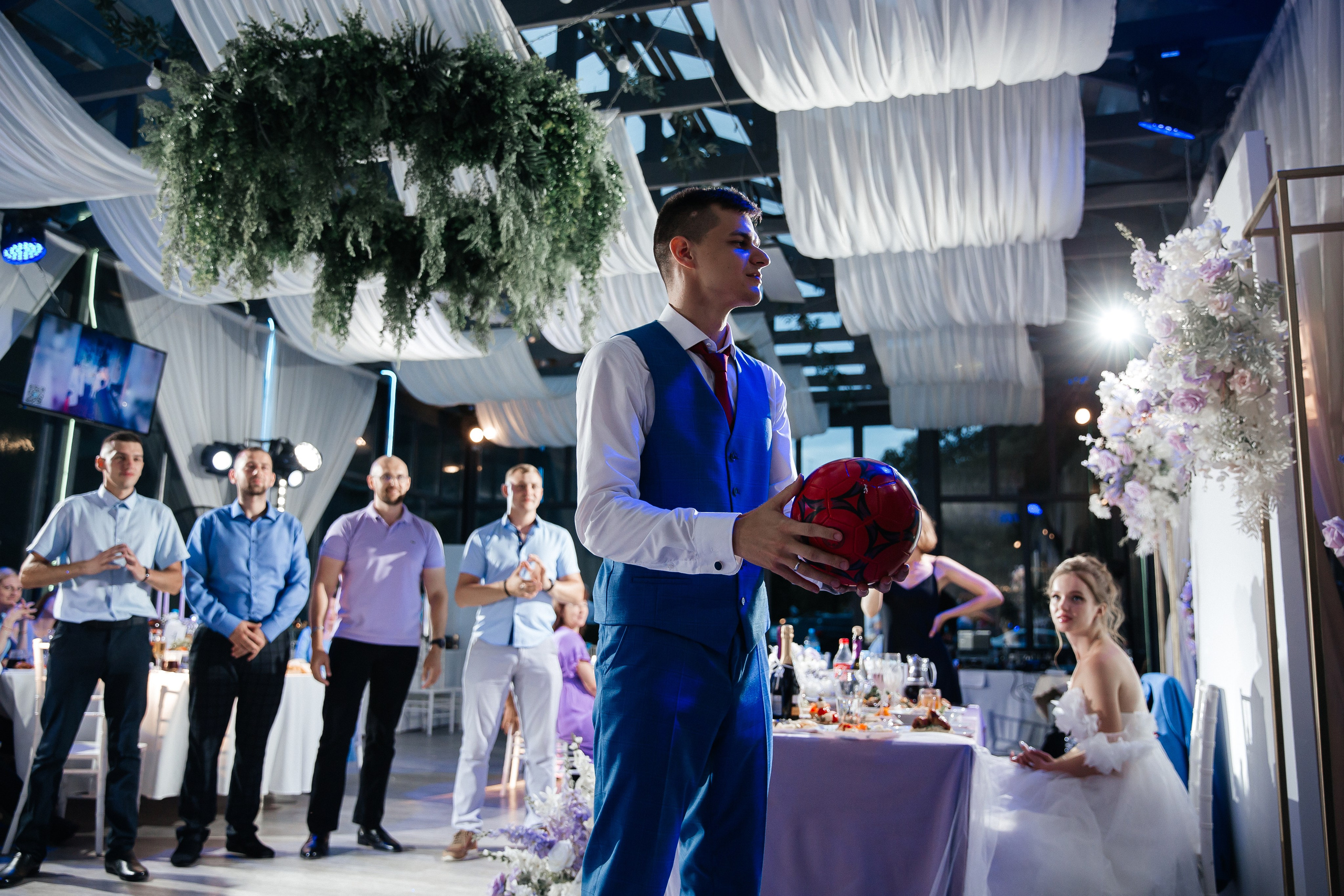 А&А — фотосессия на стадионе. Свадебный фотограф в Оренбурге Илья Володьков