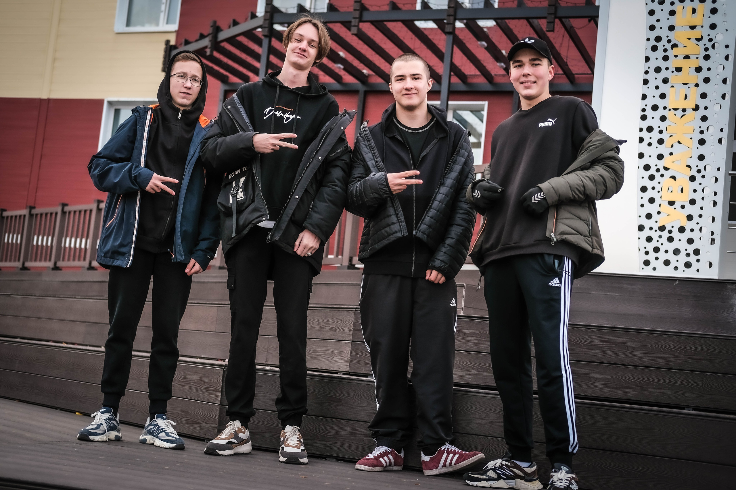 9 класс (прогулочная). Фотограф Елена Дегтярева. Семейная, детская и школьная фотография в Тюмени. Яркие и живые снимки, которые сохранят историю вашей семьи