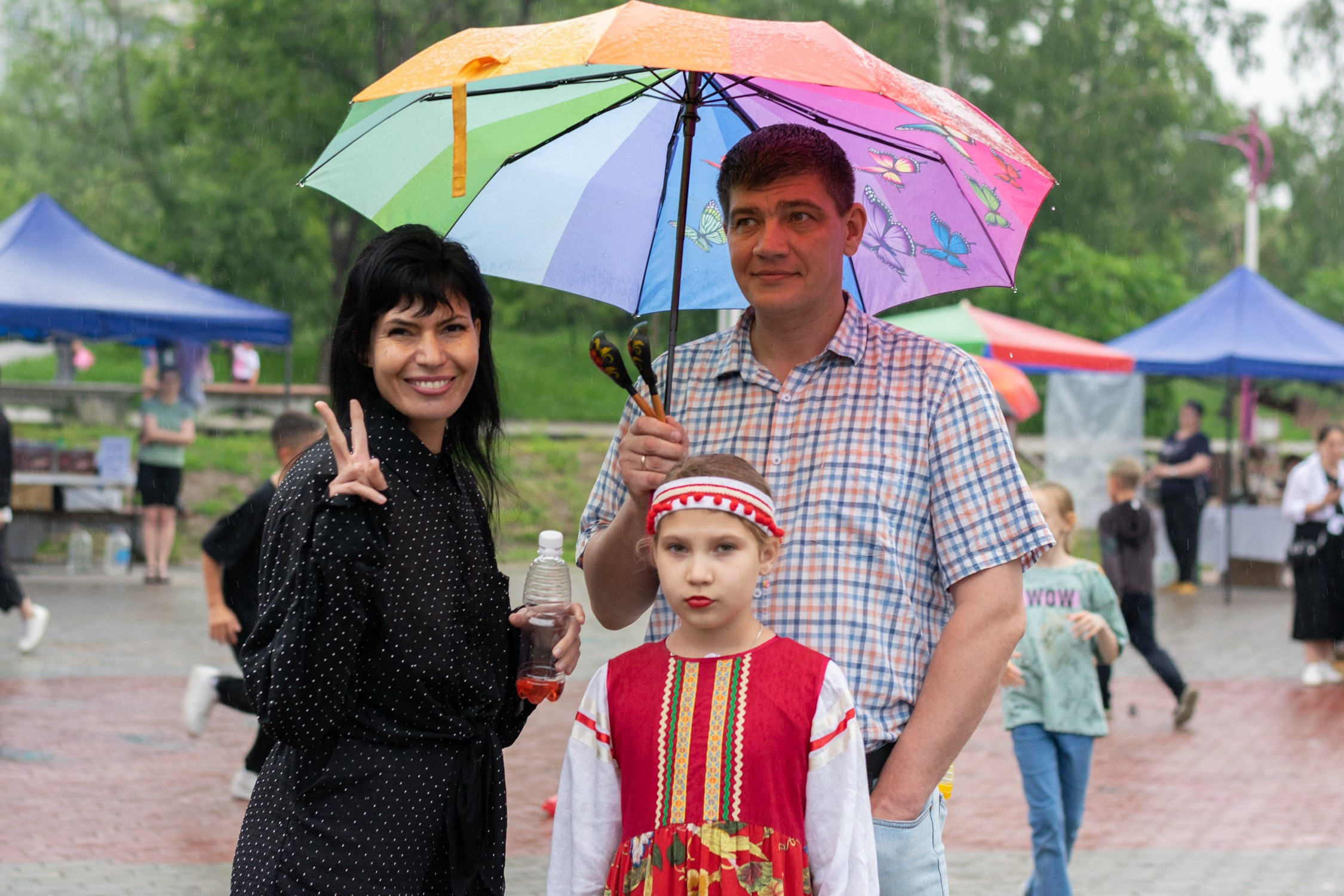 Антон Курдюмов фотограф в Хабаровске Рина Курдюмова фото27 foto27 Антон Дорофеев репортажный репортаж документалист Тони и Рина фотосоздатели День молодежи по-русски Хабаровск кинотеатр