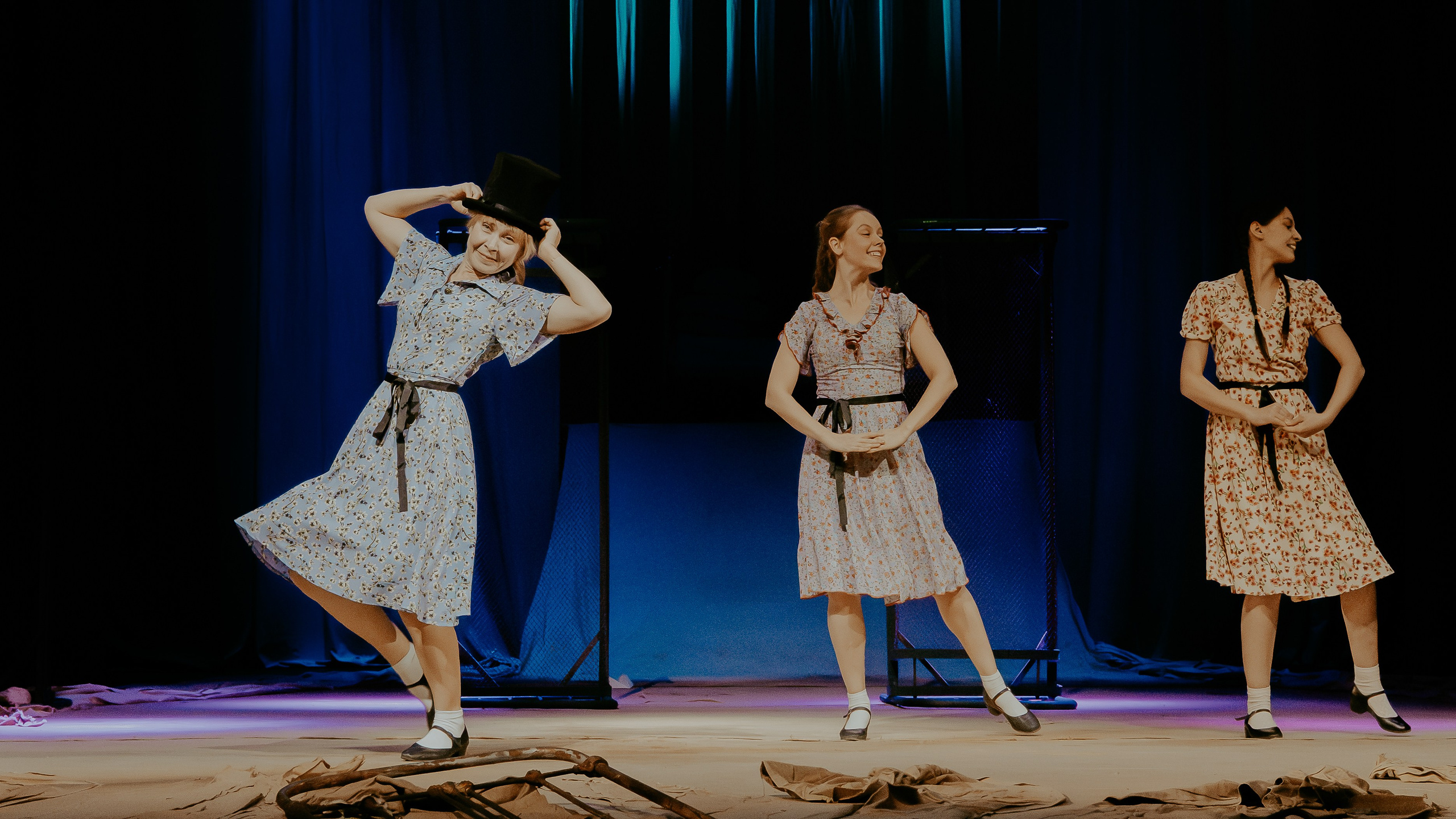 Театр Юного Зрителя " Не покидай меня». Фотограф Марк Файзулин