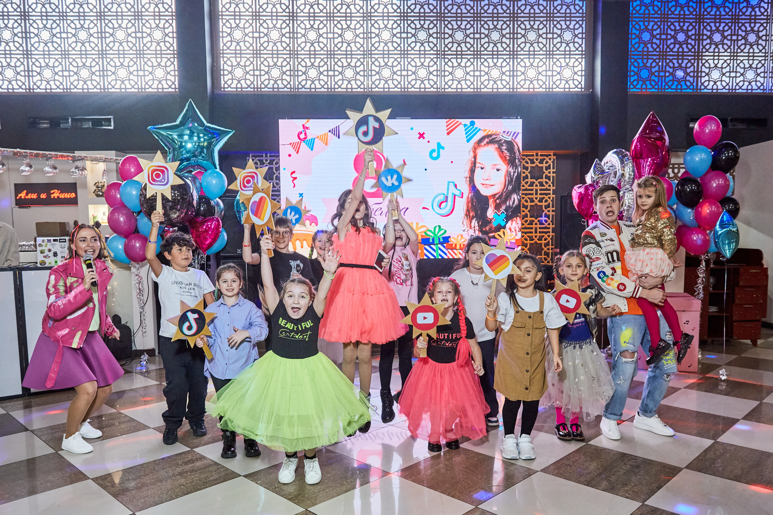 Большой День рождения девочки. Budanovaphoto.ru