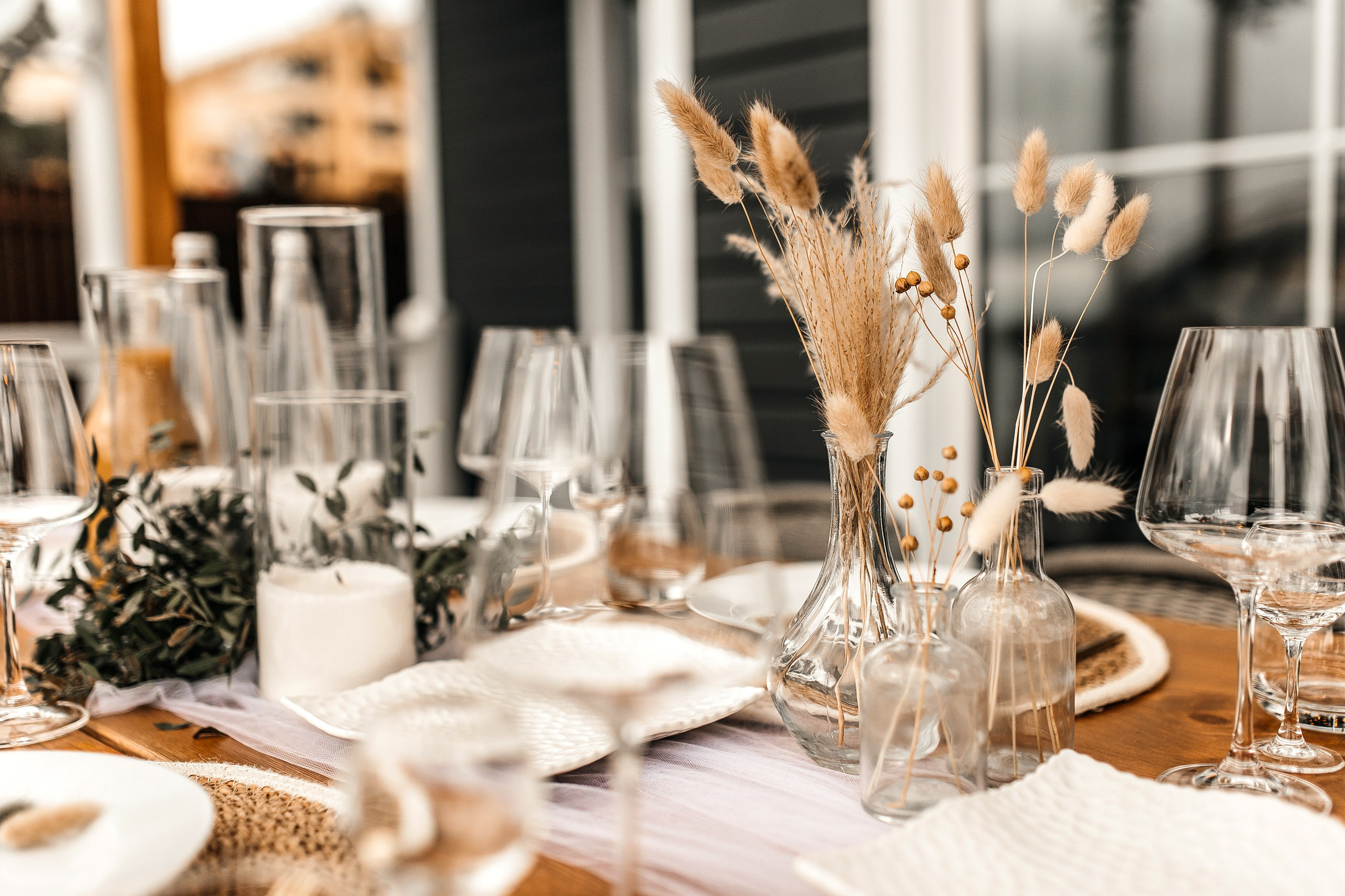 Здравствуйте! Я&nbsp;свадебный фотограф из&nbsp;Ульяновска, работаю в&nbsp;том числе по&nbsp;всей России и&nbsp;с&nbsp;выездом за&nbsp;границу. Снимаю свадьбы, lovestory, корпоративы, светский репортаж. Провожу обучение по&nbsp;фотографии, мастер-классы и&nbsp;воркшопы для других фотографов.