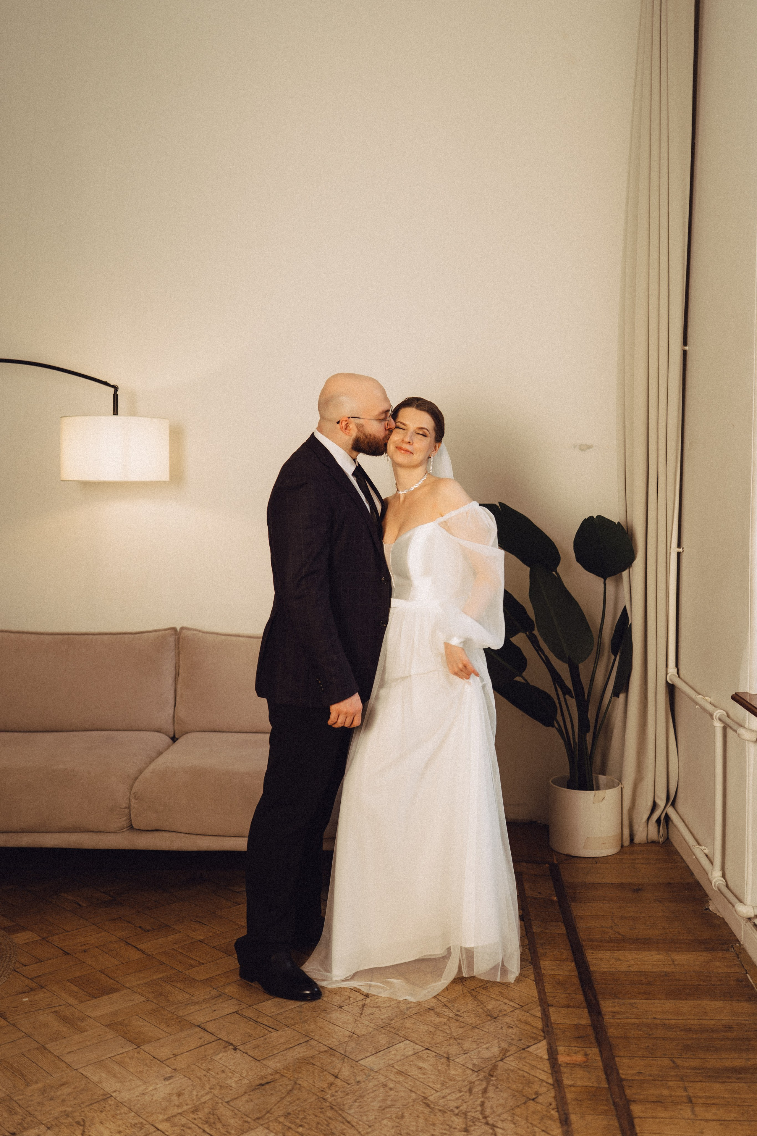 СВАДЕБНАЯ СЬЕМКА ВО ВТОРОМ ДВОРЦЕ (ДЕКАБРЬ) ТАКЖЕ СЬЕМКА В СТУДИИ НА ЧЕРНЫШЕВСКОЙ. Профессиональный фотограф, Санкт-Петербург — Виктория Богомолова