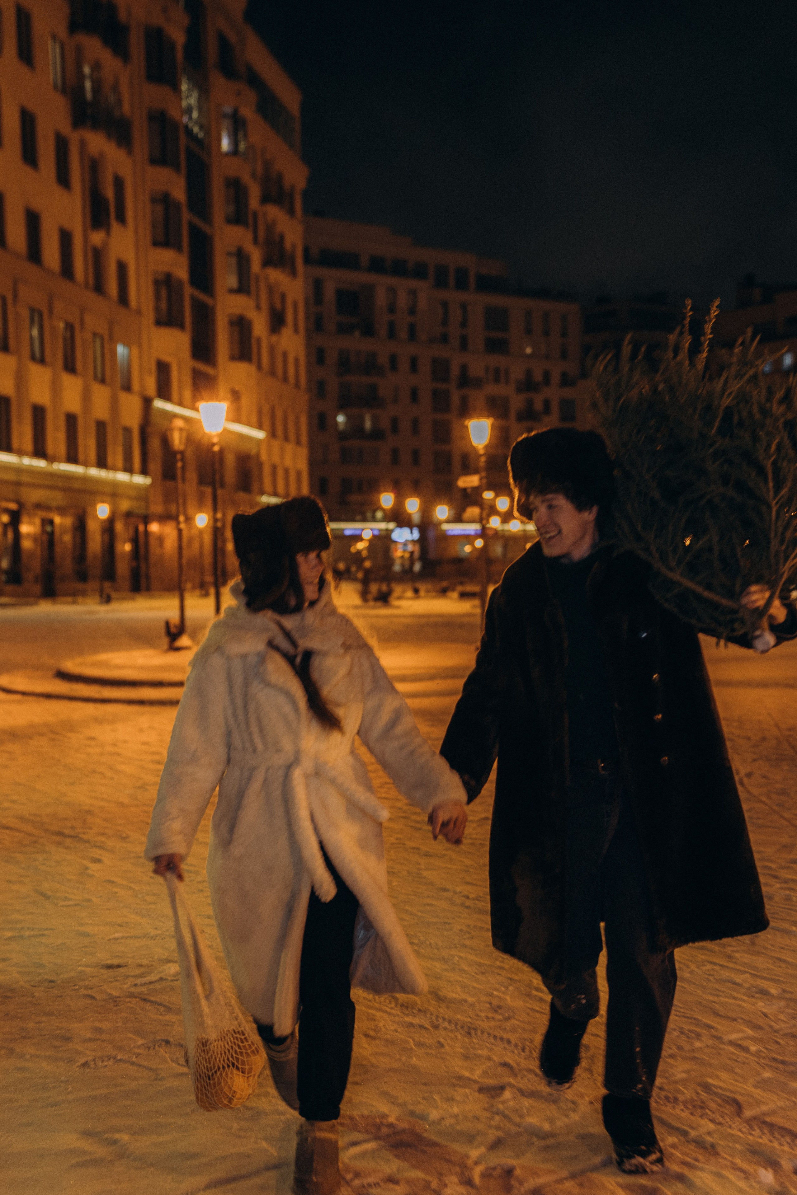 НОВОГОДНЯЯ ПРОГУЛКА ПАРЫ ПО ЧЕРНЫШЕВСКОЙ ПЕРЕД НОВЫМ ГОДОМ. Профессиональный фотограф, Санкт-Петербург — Виктория Богомолова