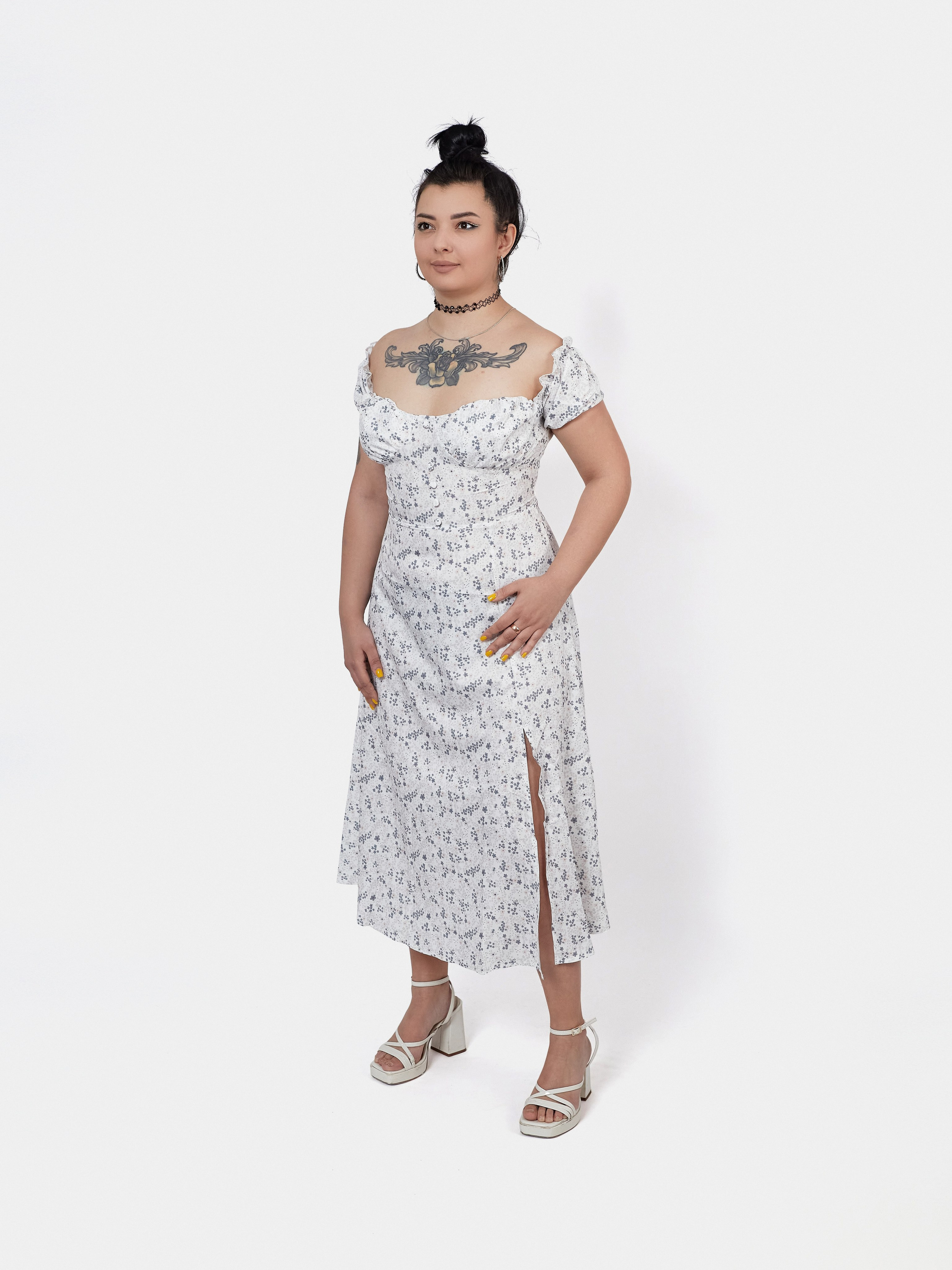 Фотосъемка с моделью на белом фоне. Коммерческий фотограф в Москве Павел Володин