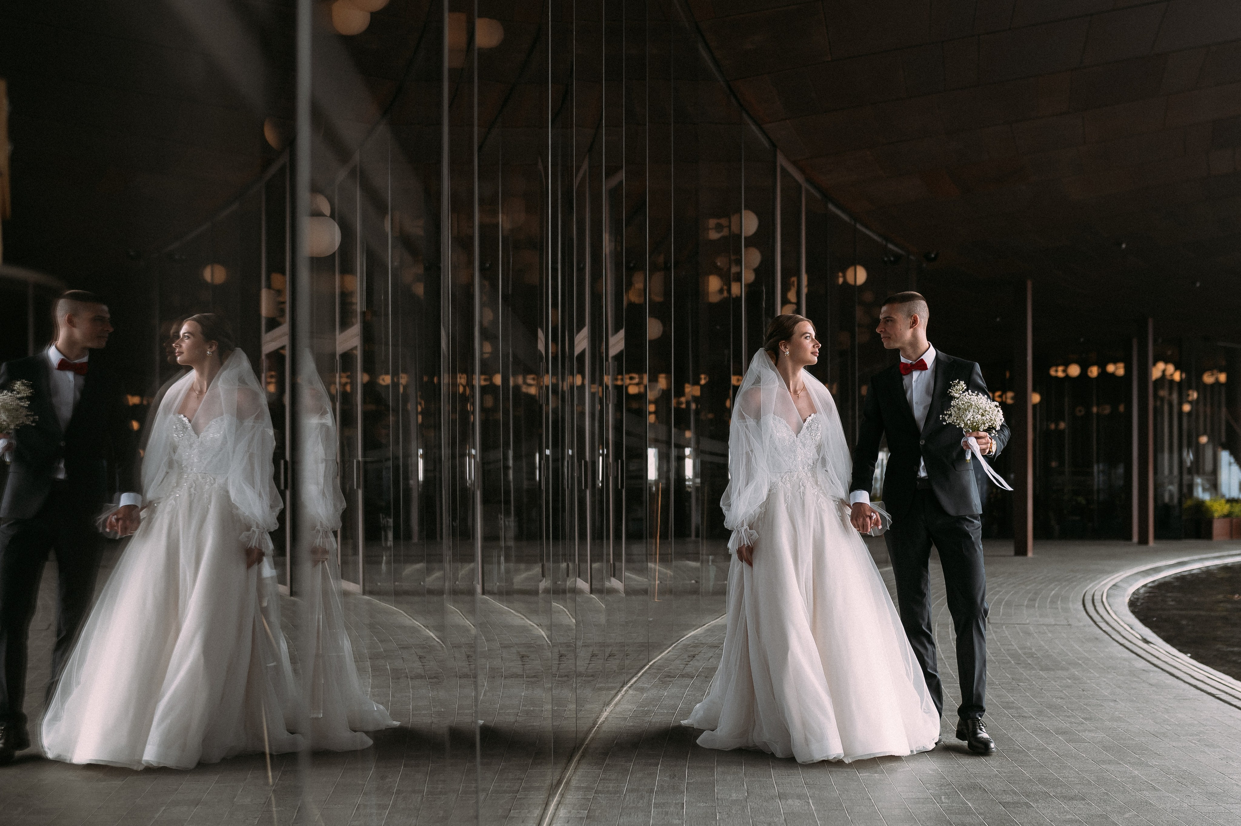 Свадебное утро и прогулка красивой яркой пары. Свадебный и семейный фотограф в Симферополе Дарья Маркова