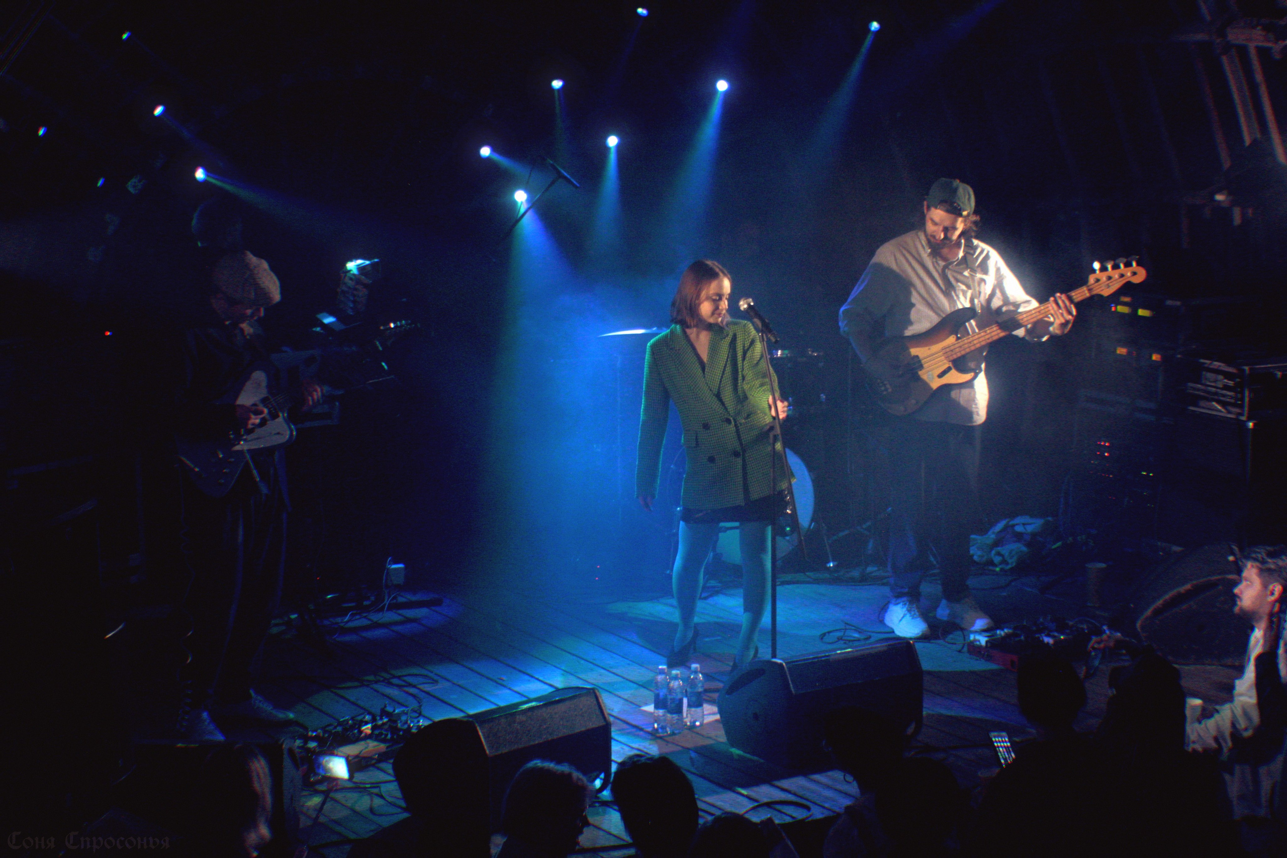 Синестетик 26.08.23. Концертный и портретный фотограф в Москве Соня Спросонья