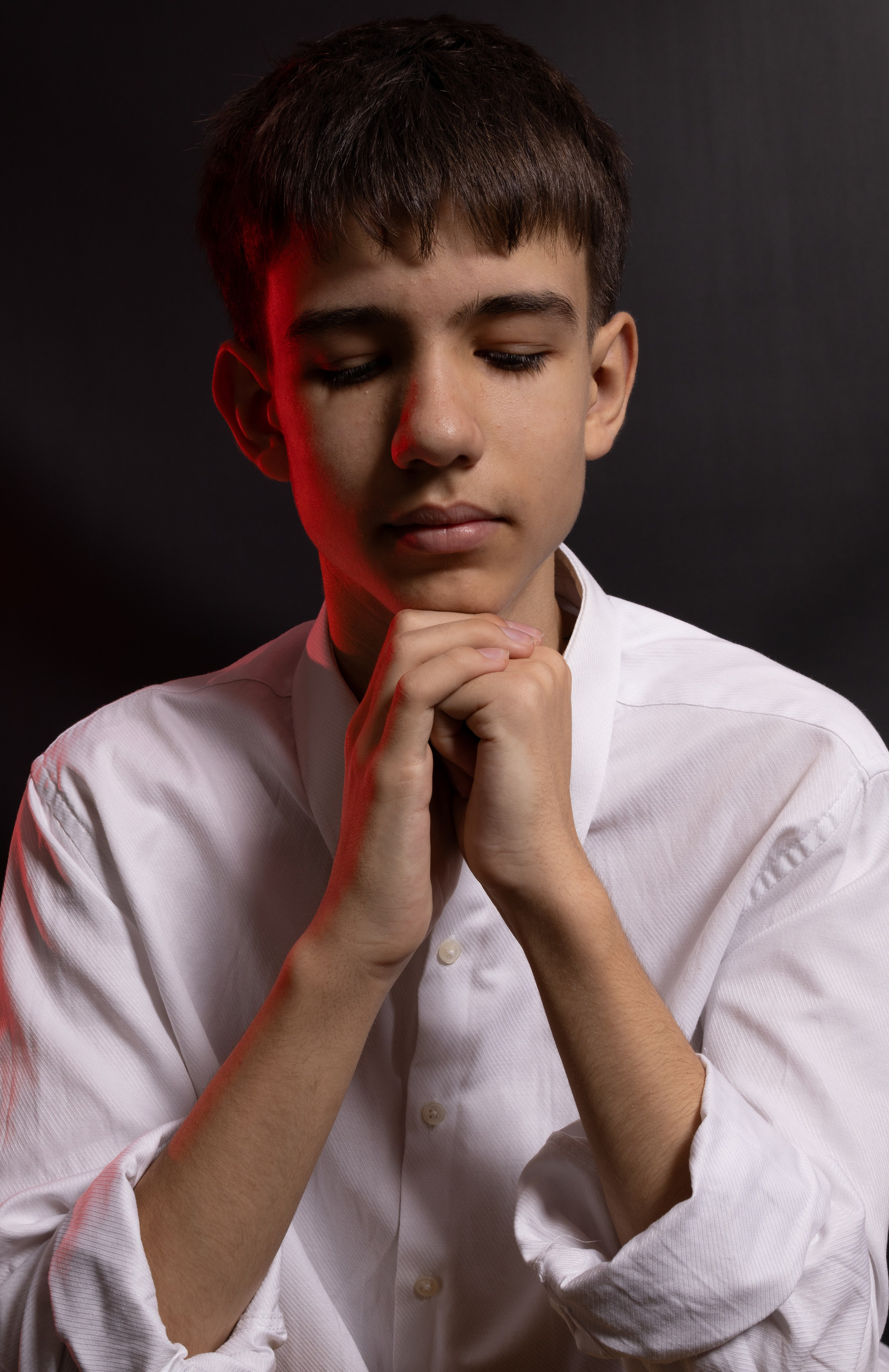 Мужской портрет. Я работаю в разных жанрах фотографии — от портретов до свадебной и семейной съёмки — в городе Междуреченске. Виктория Куреннова