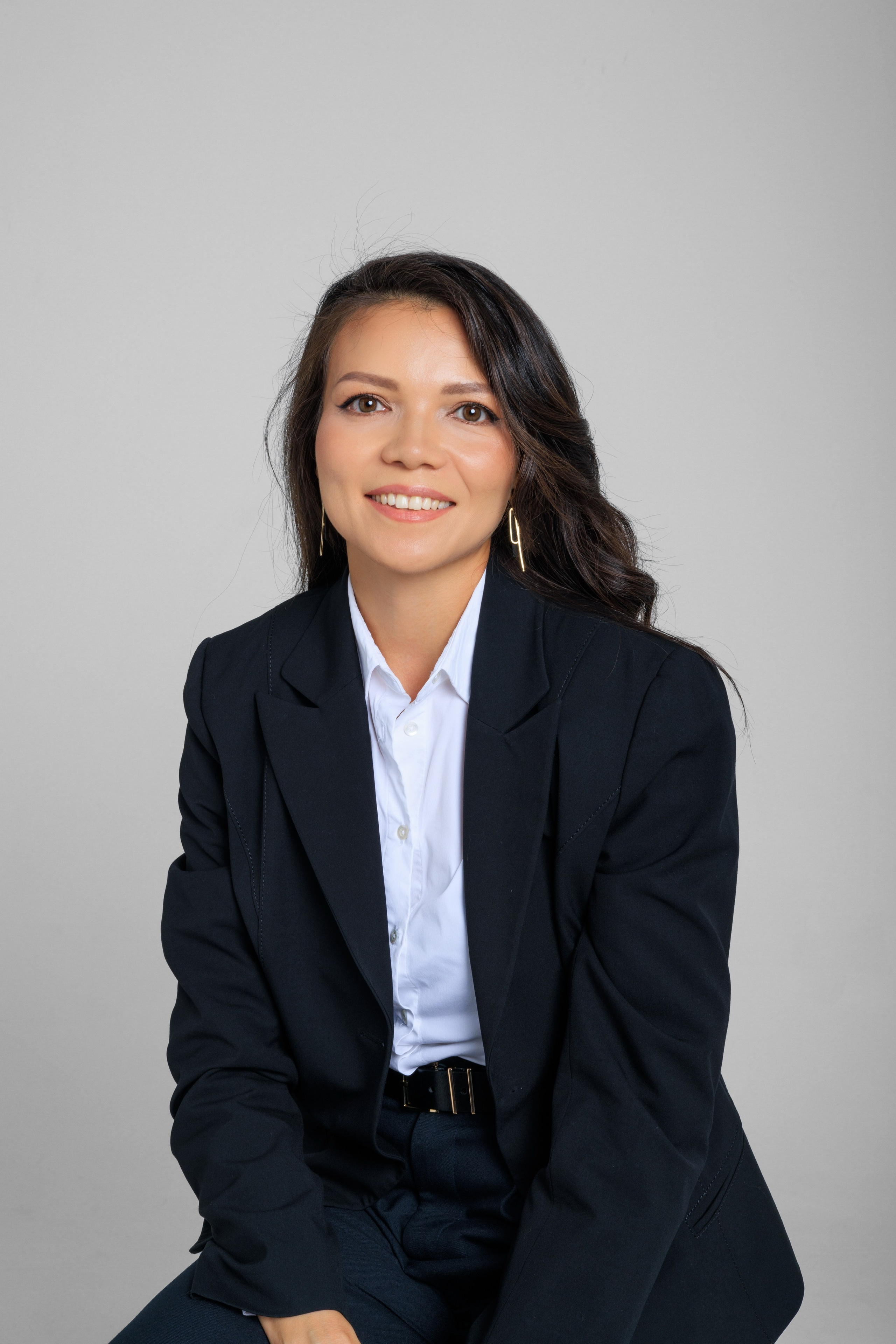 Бизнес-фотограф в Алматы — корпоративные съёмки, деловые портреты и репортажи. Профессиональный фотограф в Алматы