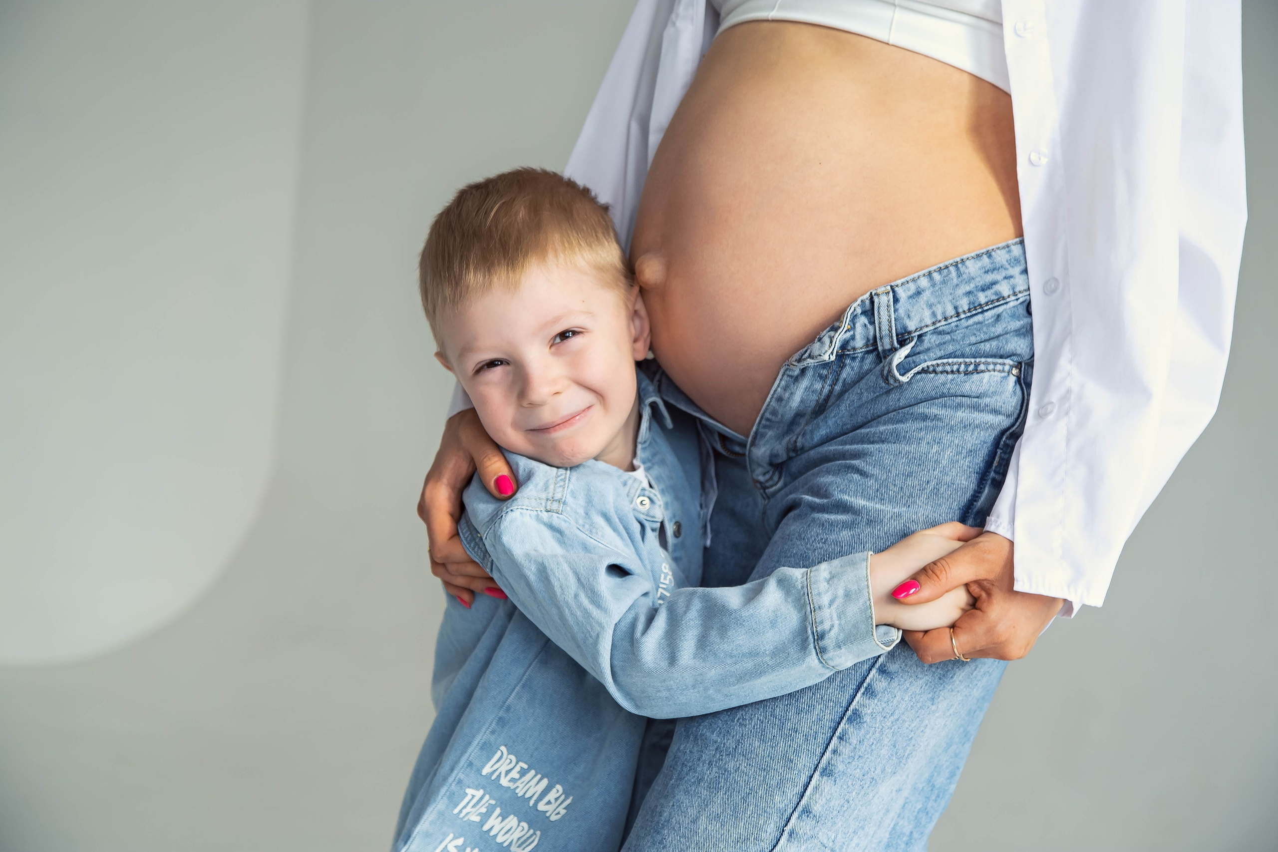 Семейная фотосессия в студии в Москве. Семейный фотограф в Москве Влада Лунина