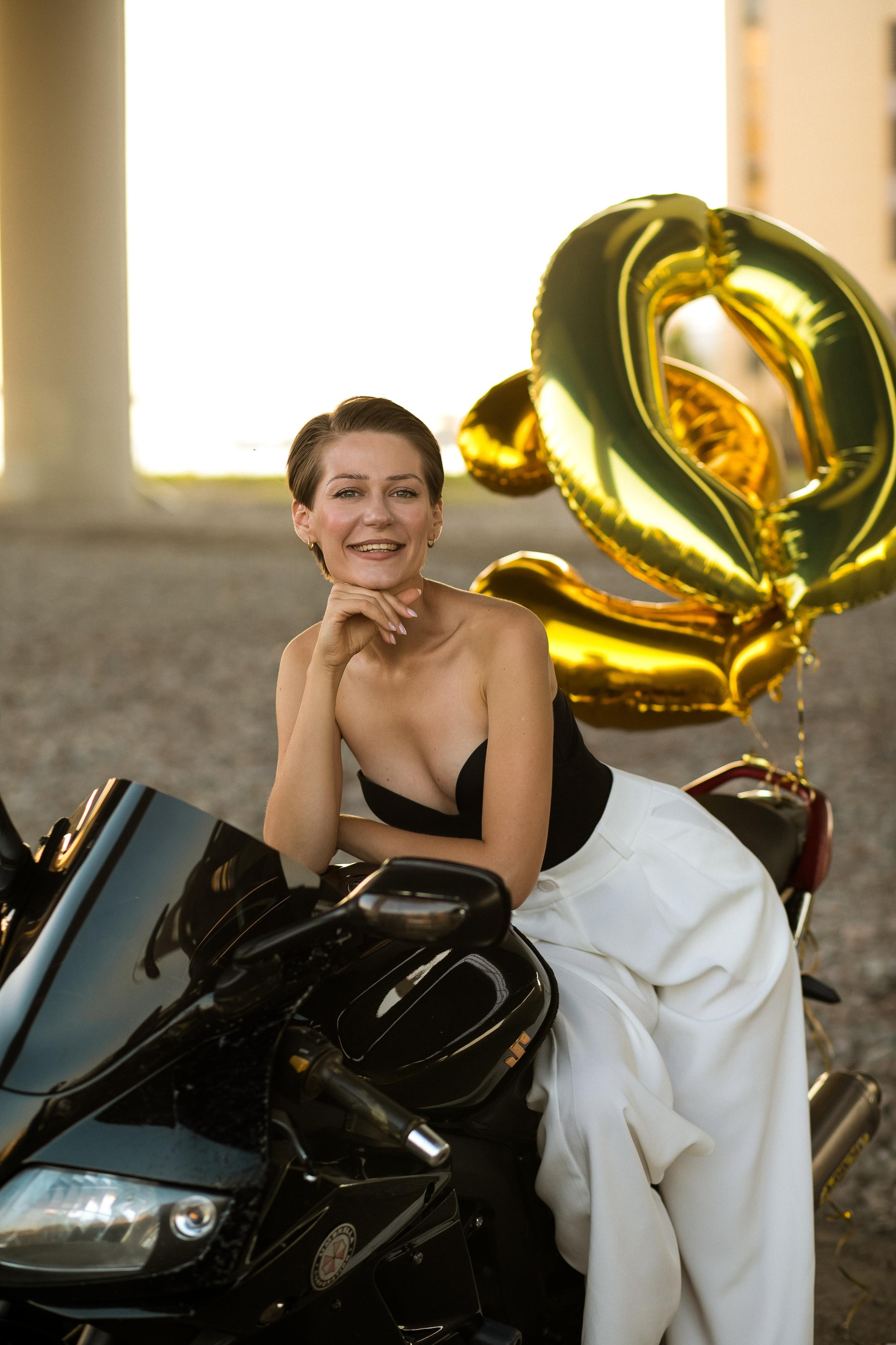 Фотосессия на мотоцикле для девушки. Семейный и свадебный фотограф в Санкт-Петербурге Таша Семёнова