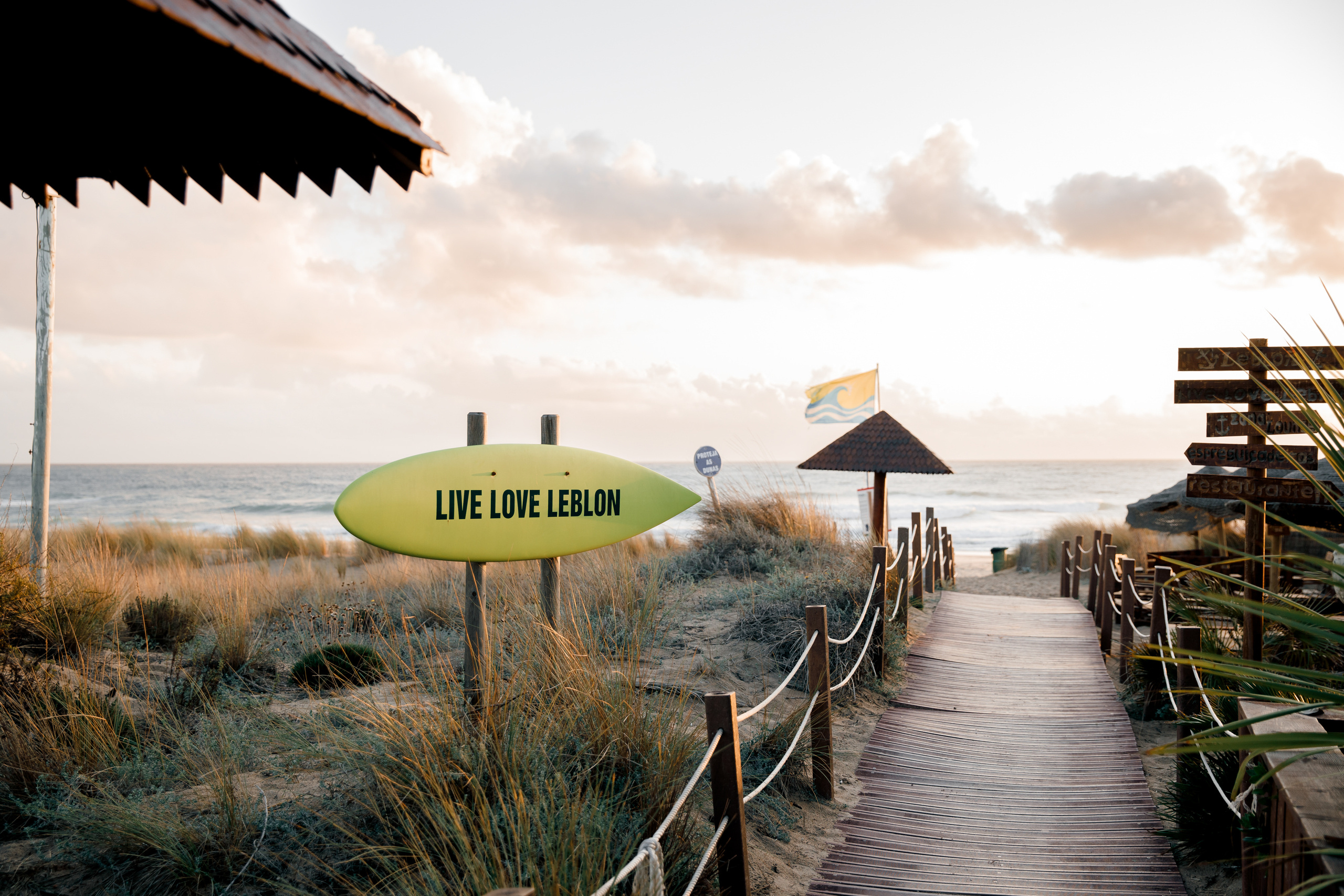 Nacho & Leticia — Costa da Caparica (Portugal). Richard and Irene - Destination wedding photographer
