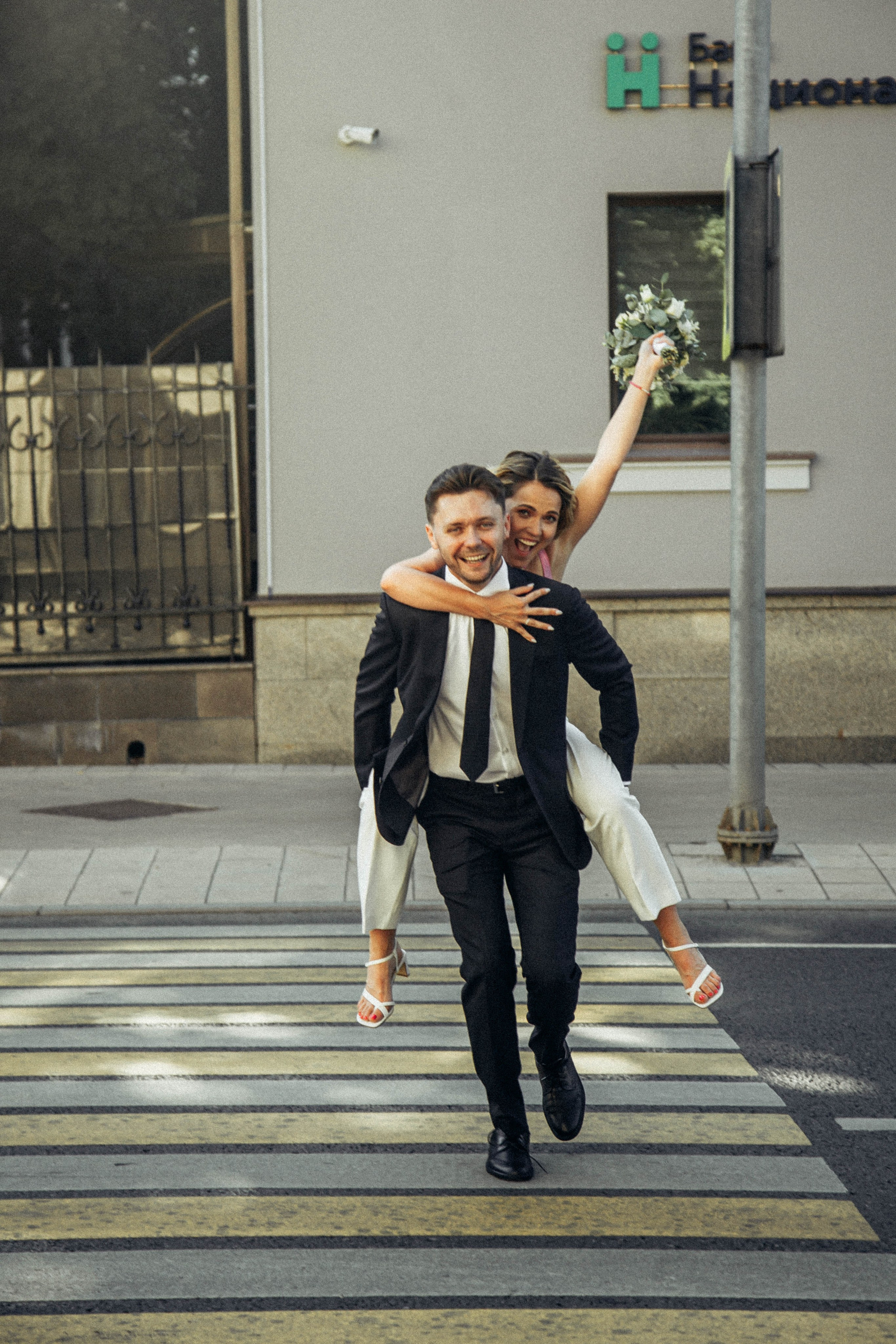 Молодожены