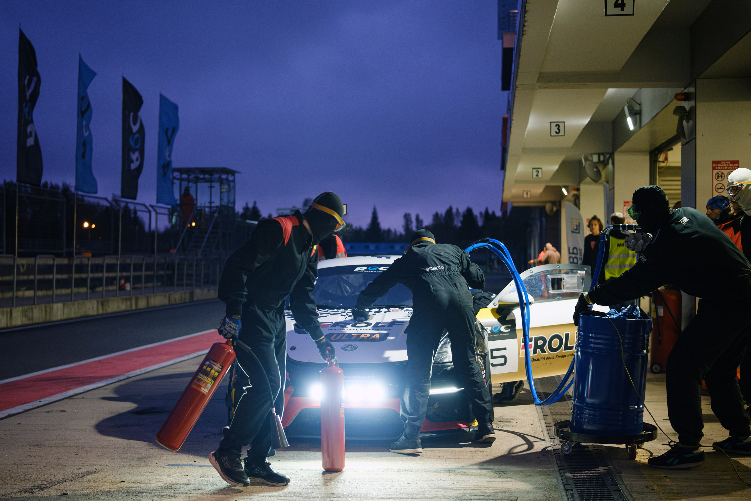 Российская серия гонок на выносливость. Авто и мотоспорт — фотограф Антон Медведев iCoguar
