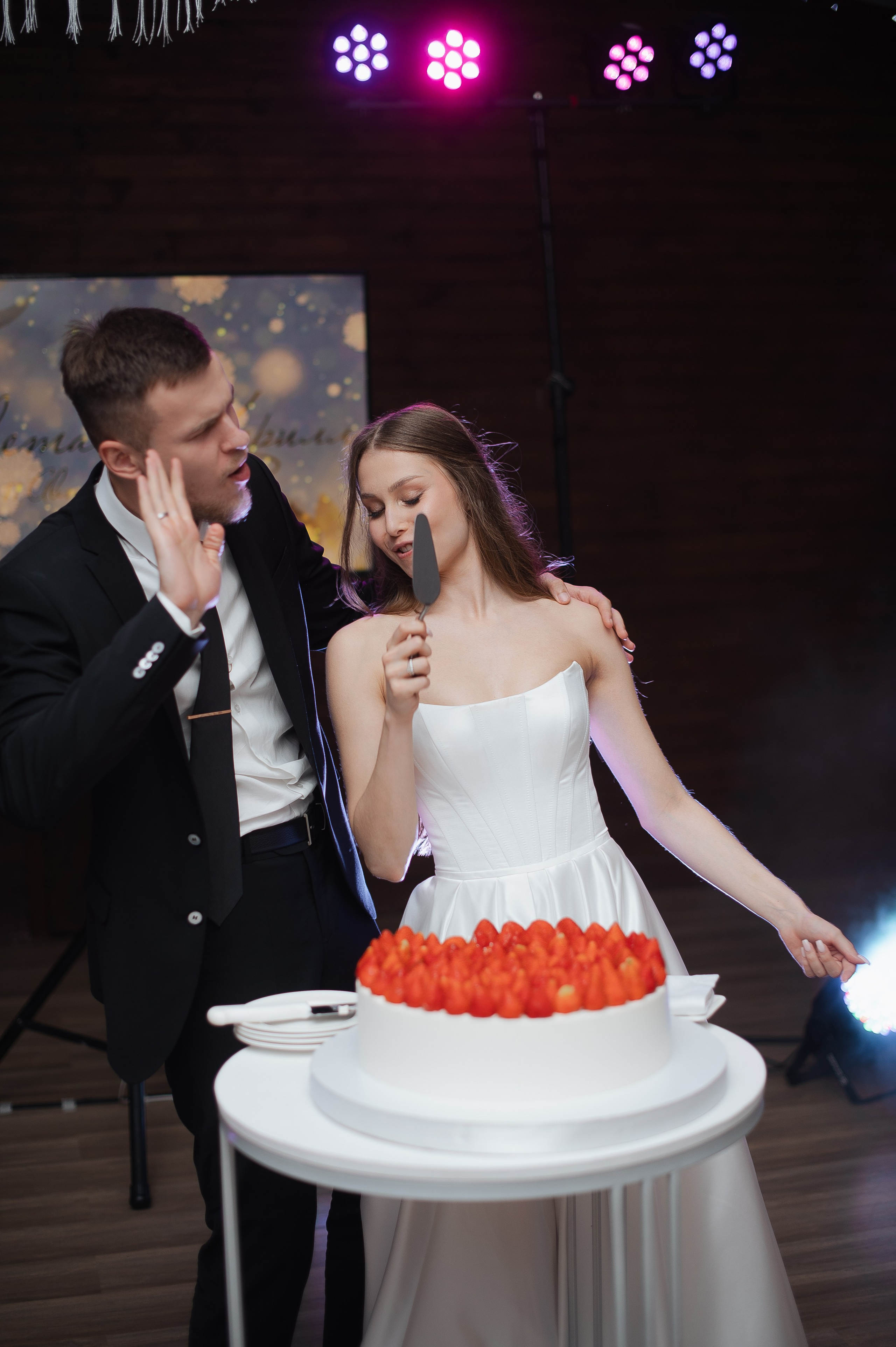 Свадьба на берегу Волги. Свадебный фотограф в Ярославле Денис Медоваров