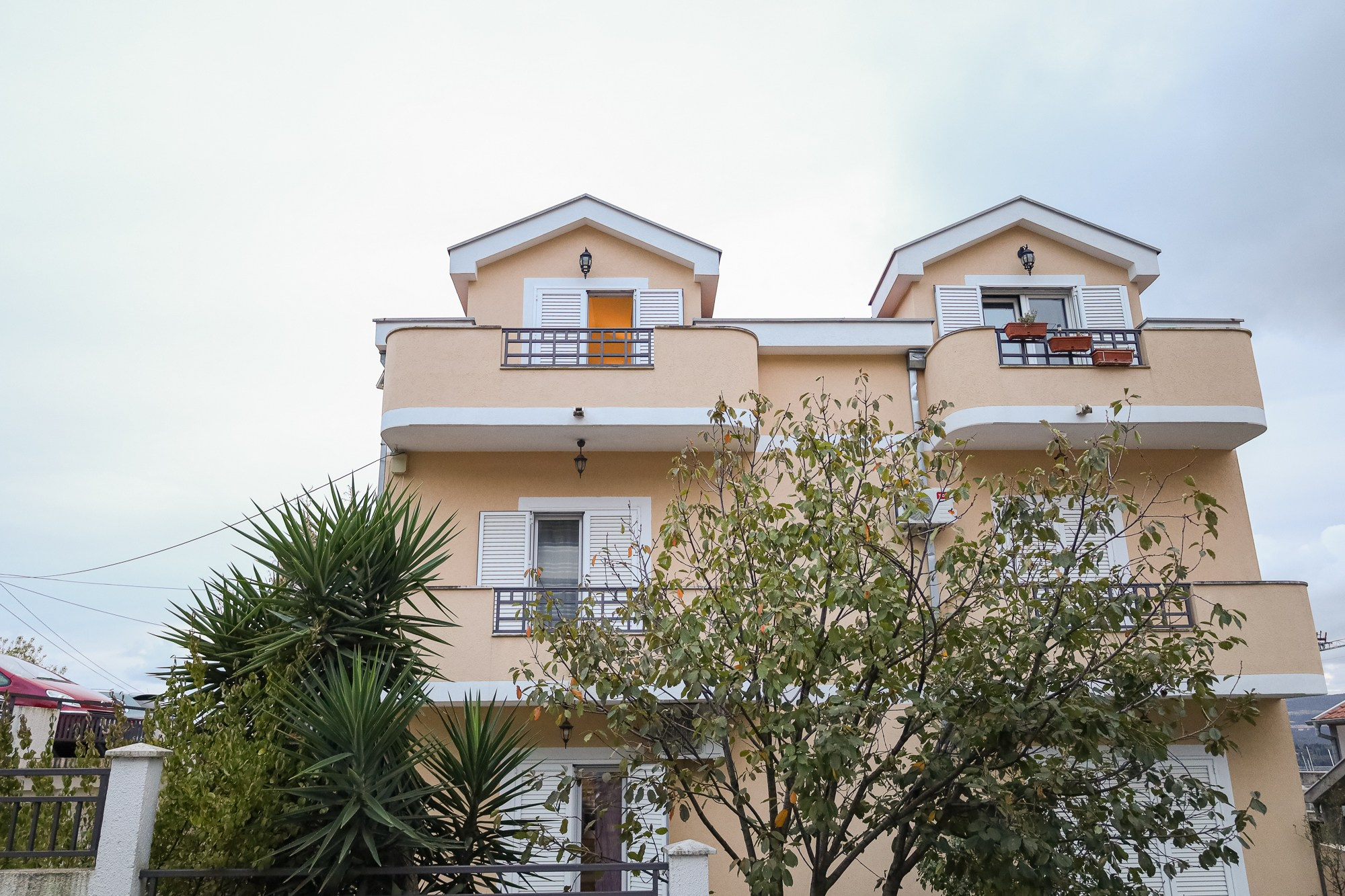 Private aparts for sale. Fotograf u Crnoj Gori-porodično fotografisanje sa djecom, lovestory, nekretnine