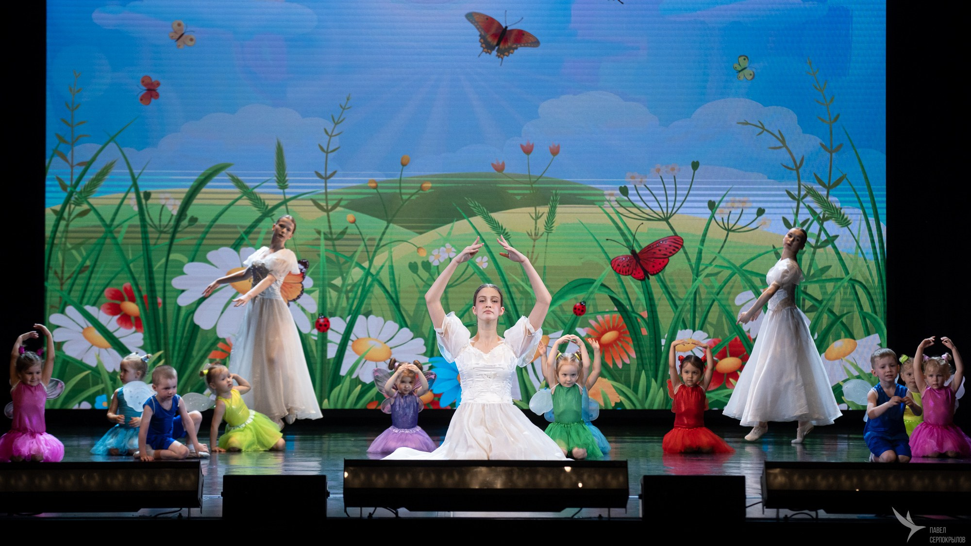 Концерт народного хореографического коллектива «Виктория». Репортажный фотограф в Казани Павел Серпокрылов