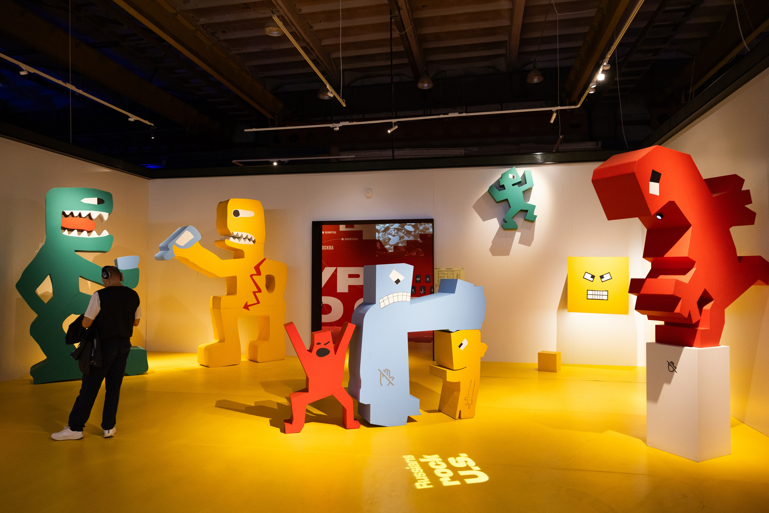 Выставка-байопик «Виктор Цой. Легенда» (10 октября 2025). Репортажный фотограф Алексей Пирязев