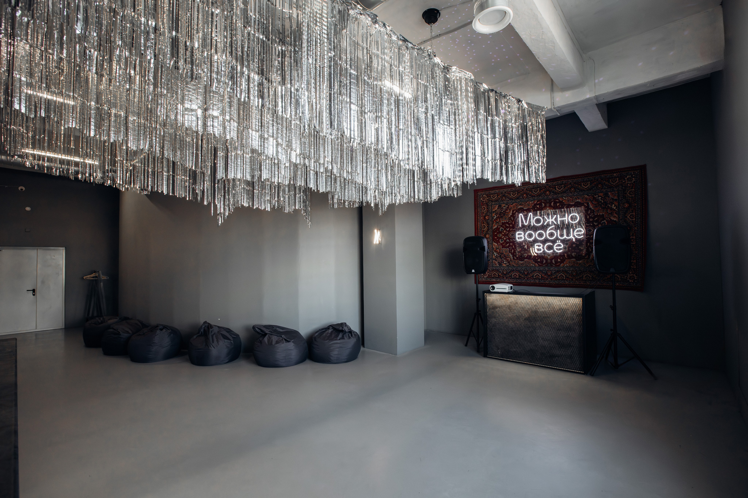 Mr. Grey (лето). Аренда лофта в СПб для мероприятий