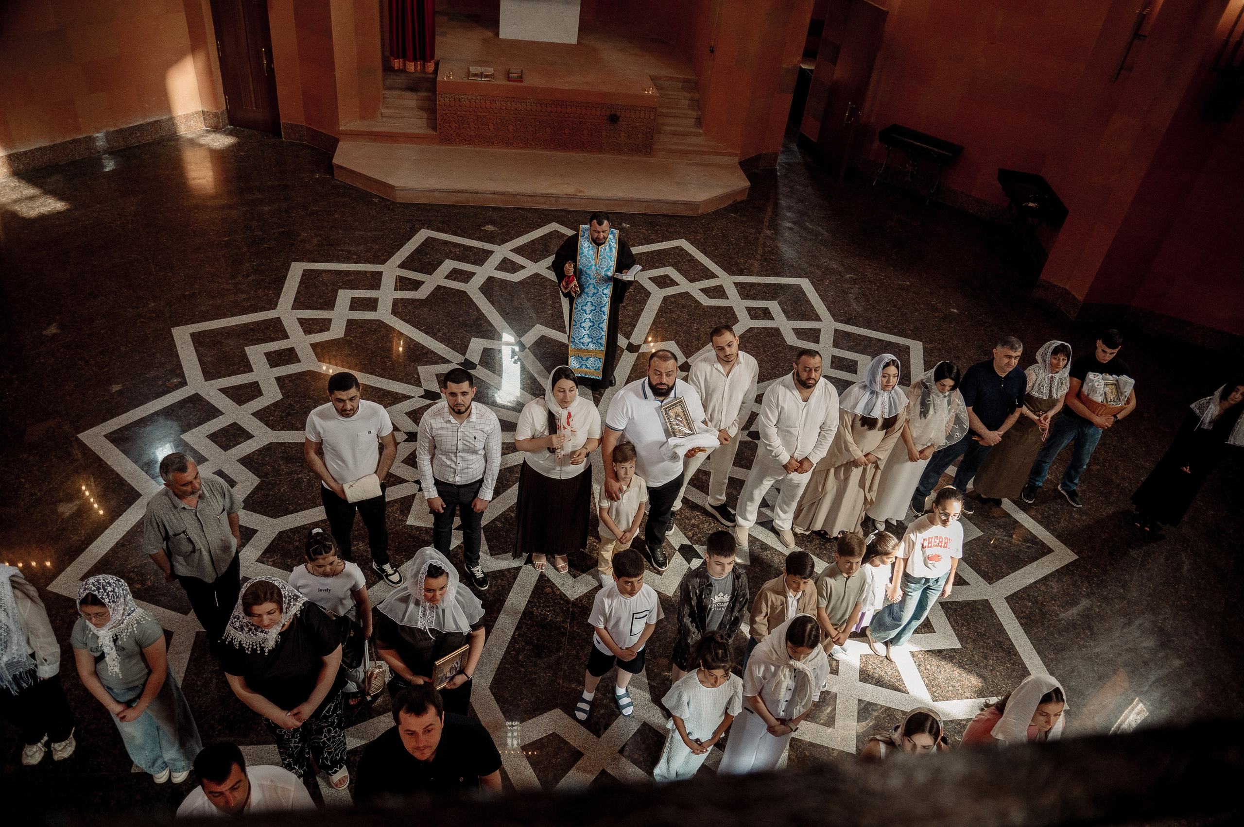 Крещение в армянском храме. Фотограф Мария Стрелкова